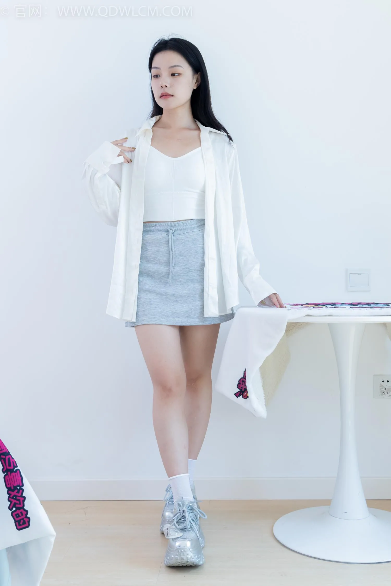 勿恋传媒 NO.2051 舒舒-一地白雪[150P/1V/3.95GB] - 1