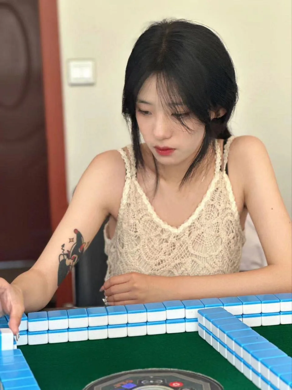 脚模面试脸足同框套路系列-002-03号-170 48 37大二纹身妹[12P/7V/42MB] - 3