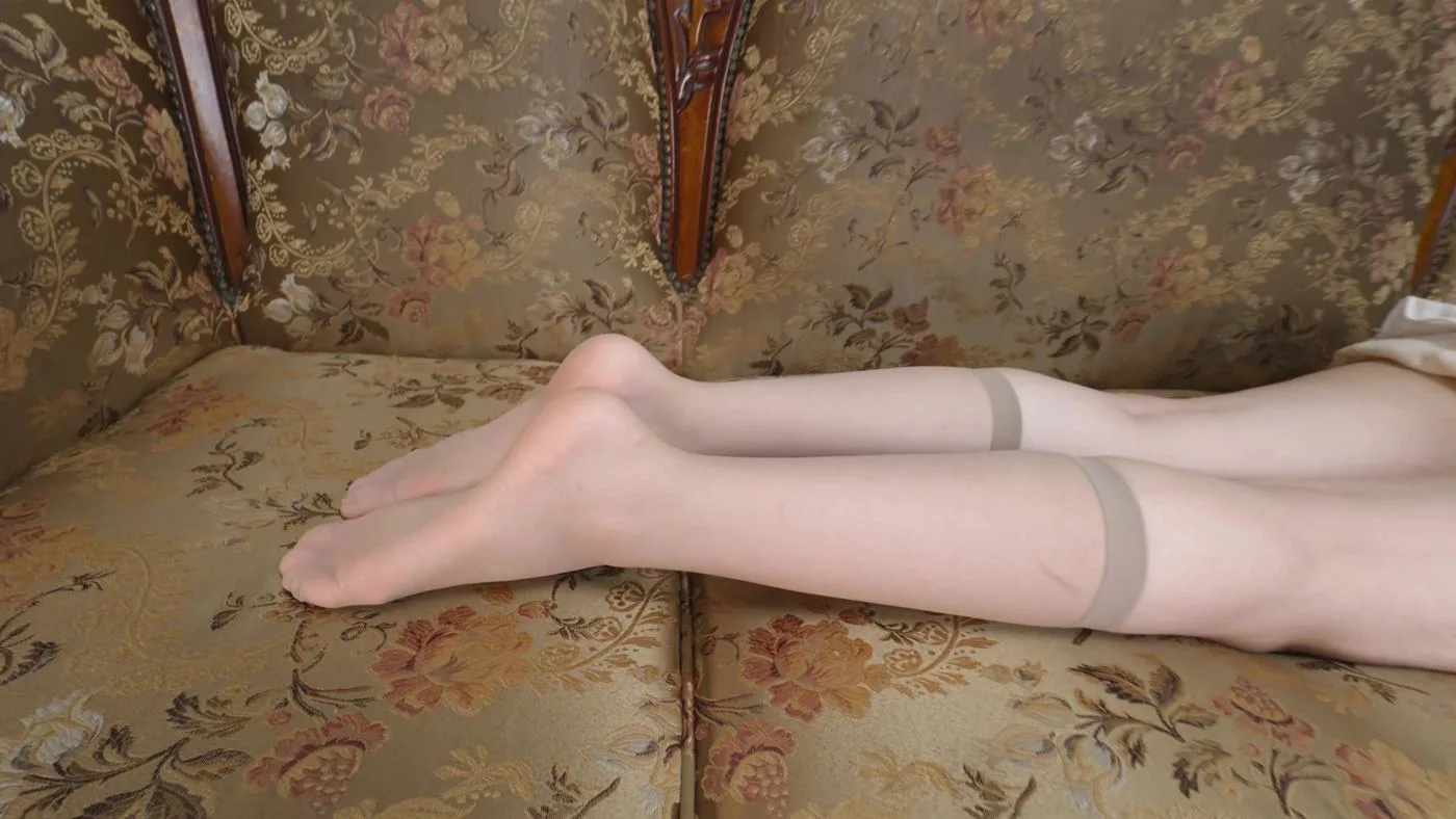 A&F NO.235 白白-展示她姓感的40尺大脚肉丝凉高 第1部[1V/3.51GB] - 2