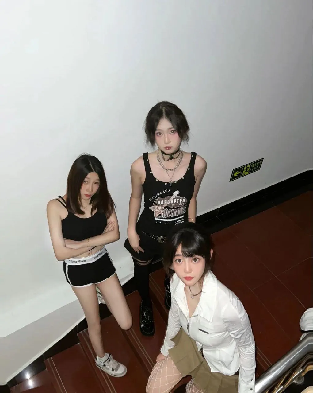 脚模面试脸足同框套路系列-009-11号-166 94 37举牌 踩屏 身材展示[15P/13V/72MB] - 4