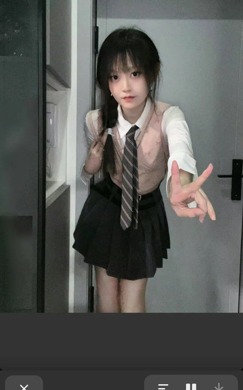 脚模面试脸足同框套路系列-017-19号-164 90 眼镜妹[17P/2V/42MB] - 2