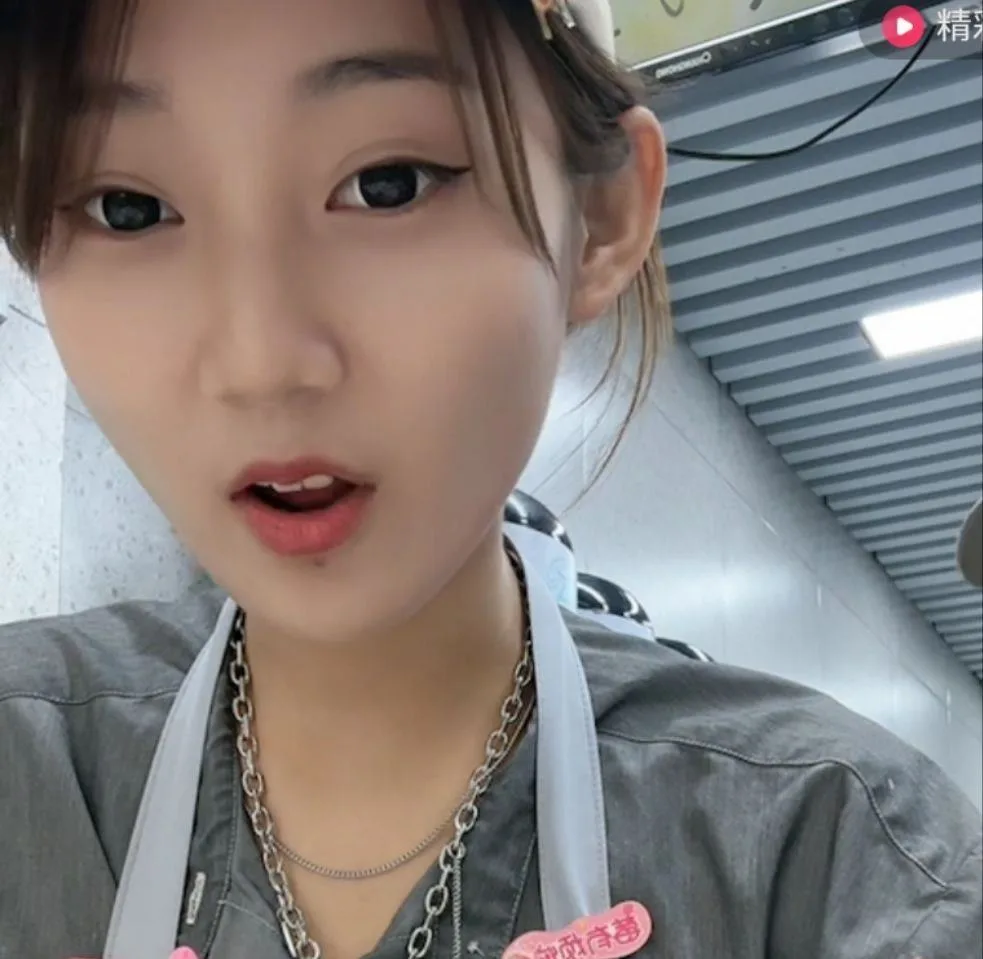 脚模面试脸足同框套路系列-018-20号-165 90 38 圆脸XUE妹[9P/9V/28MB] - 4