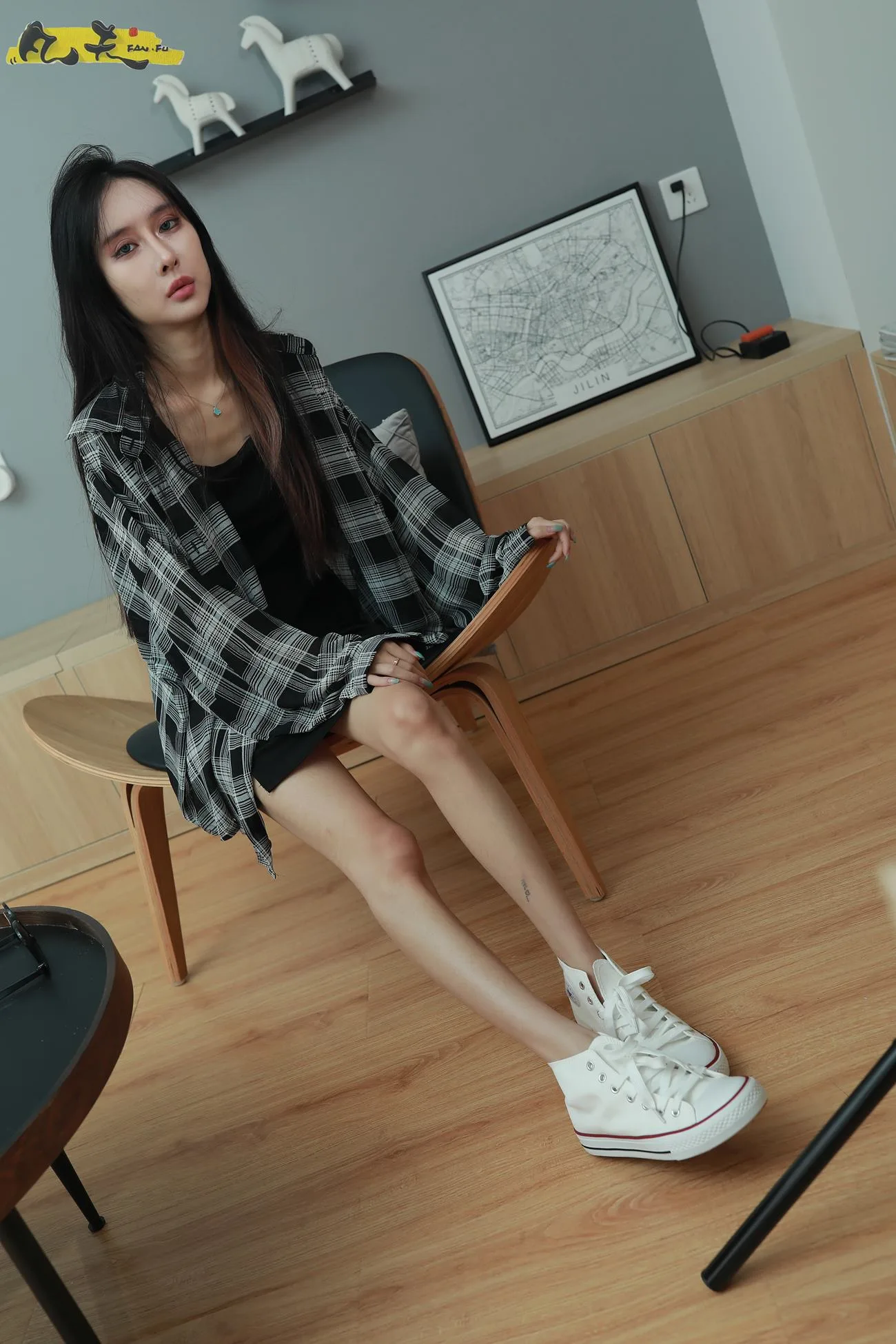凡夫摄影 NO.0009 – 依茜 高帮帆布鞋黑色棉袜[243P/1V/4.02GB] - 2