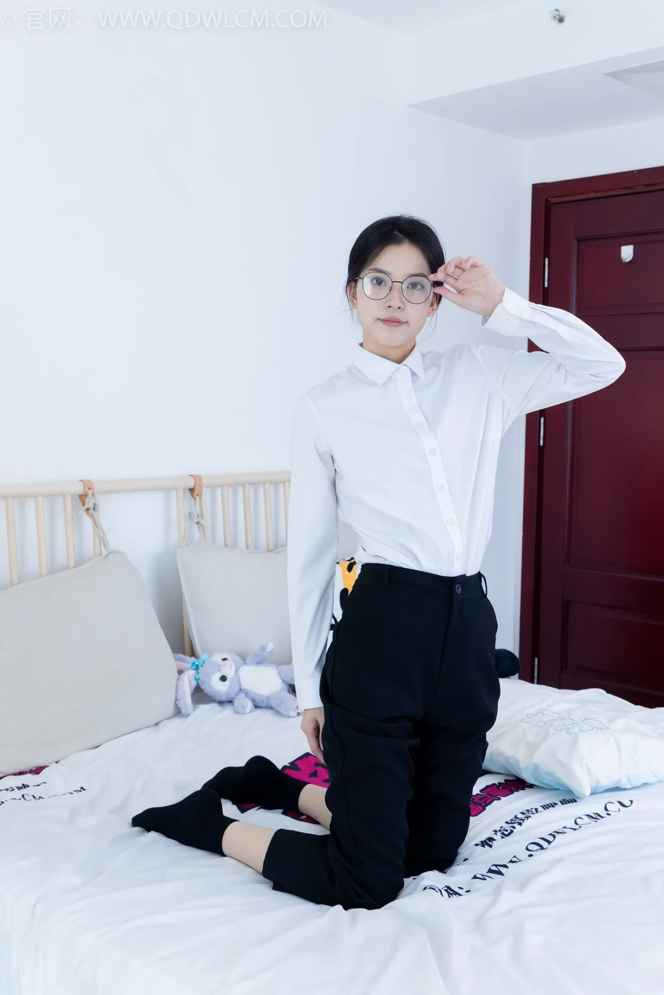 勿恋传媒 NO.2126 茯苓-泛黄的相片[159P/1V/3.73GB]