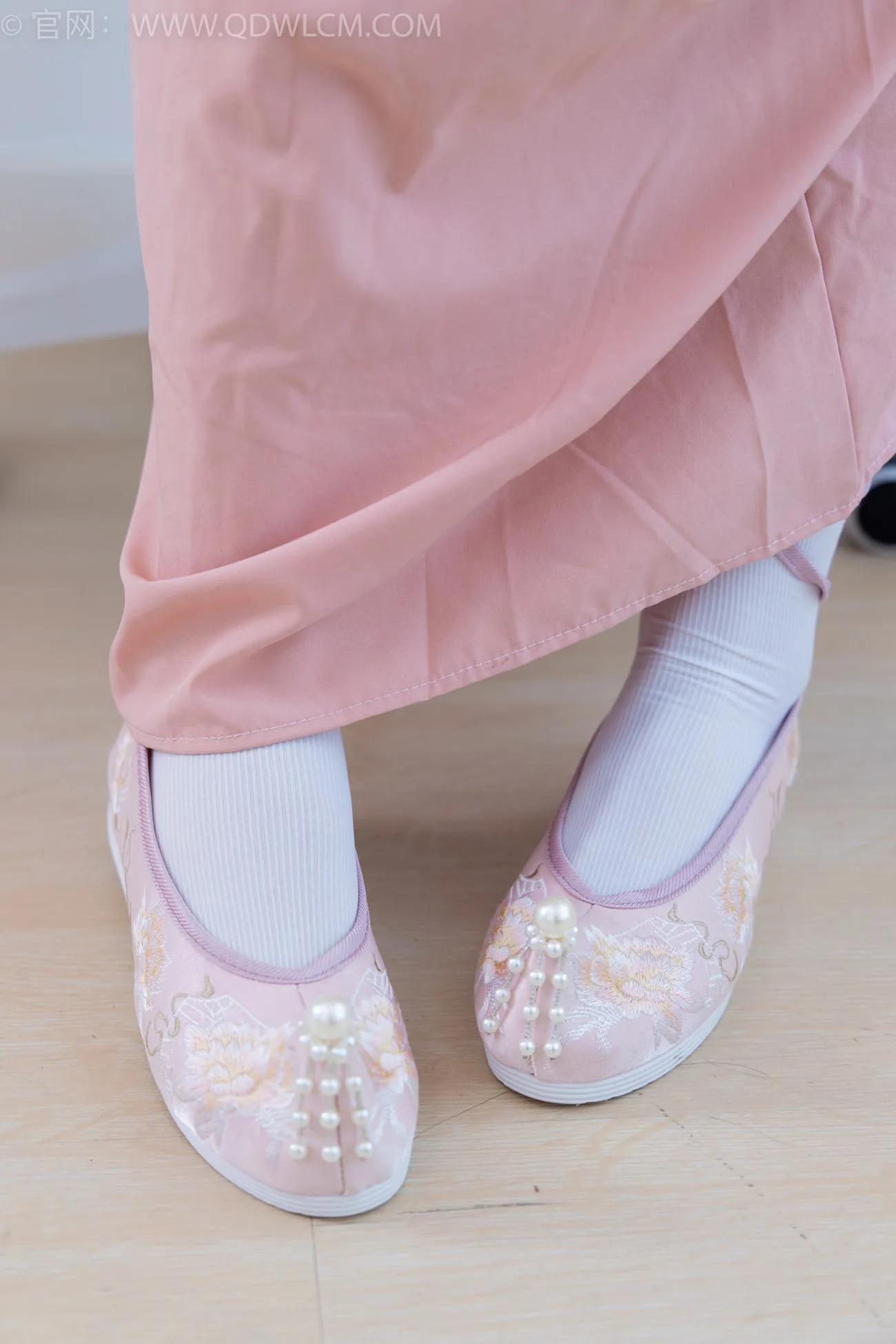 勿恋传媒 NO.2132 美兔-心动一刹[220P/1V/5.39GB] - 5