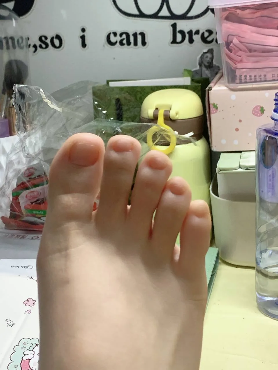 脚模面试脸足同框套路系列-072-大一新生被人看脚觉的光荣[3P/13V/508MB] - 2