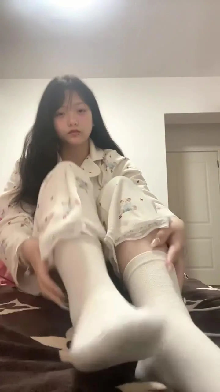 脚模面试脸足同框套路系列-095 可爱长腿美眉 [27V/314M] - 1