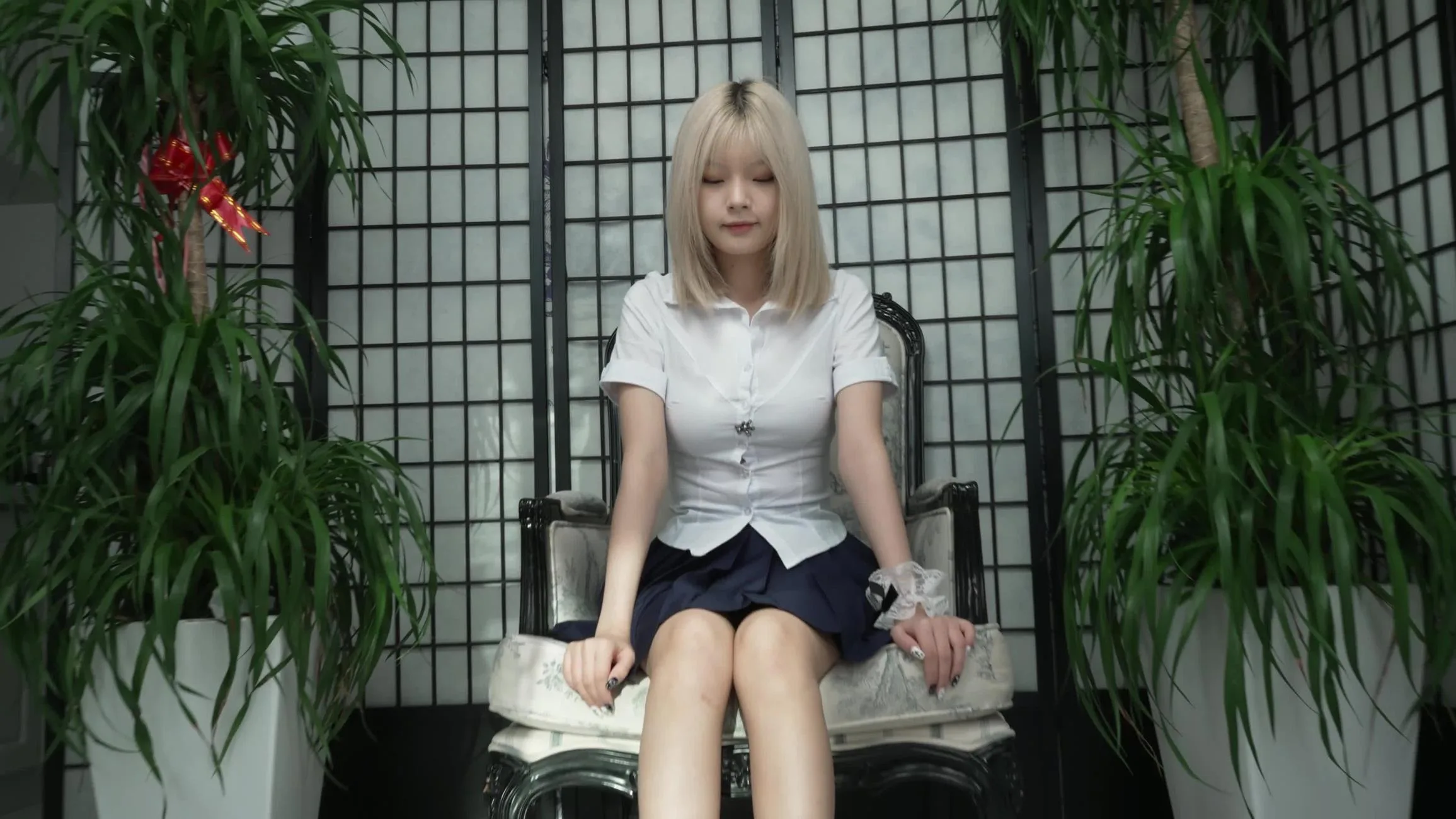 A&F NO.241 yangqianqian-百褶裙白棉袜展示她的可爱小脚 第1部[1V/3.61GB] - 1