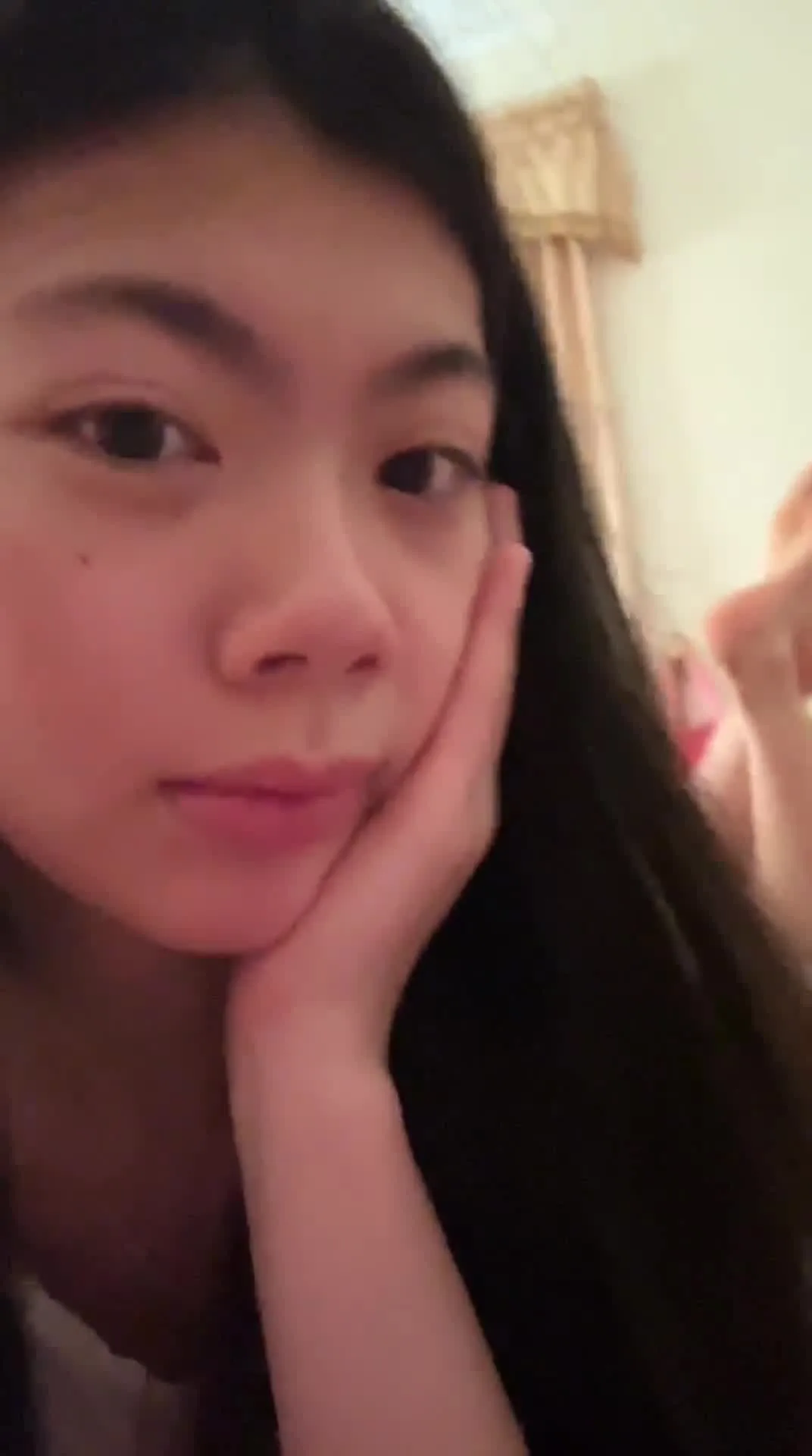 脚模面试脸足同框套路系列-107 银框眼镜女大秀脚 摆弄表情 [65P/29V/188M] - 1