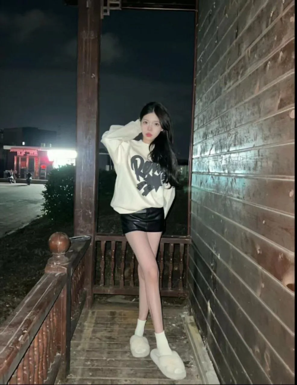 脚模面试脸足同框套路系列-116 165 98 37拖鞋展示黑丝[7P/3V/25M] - 4