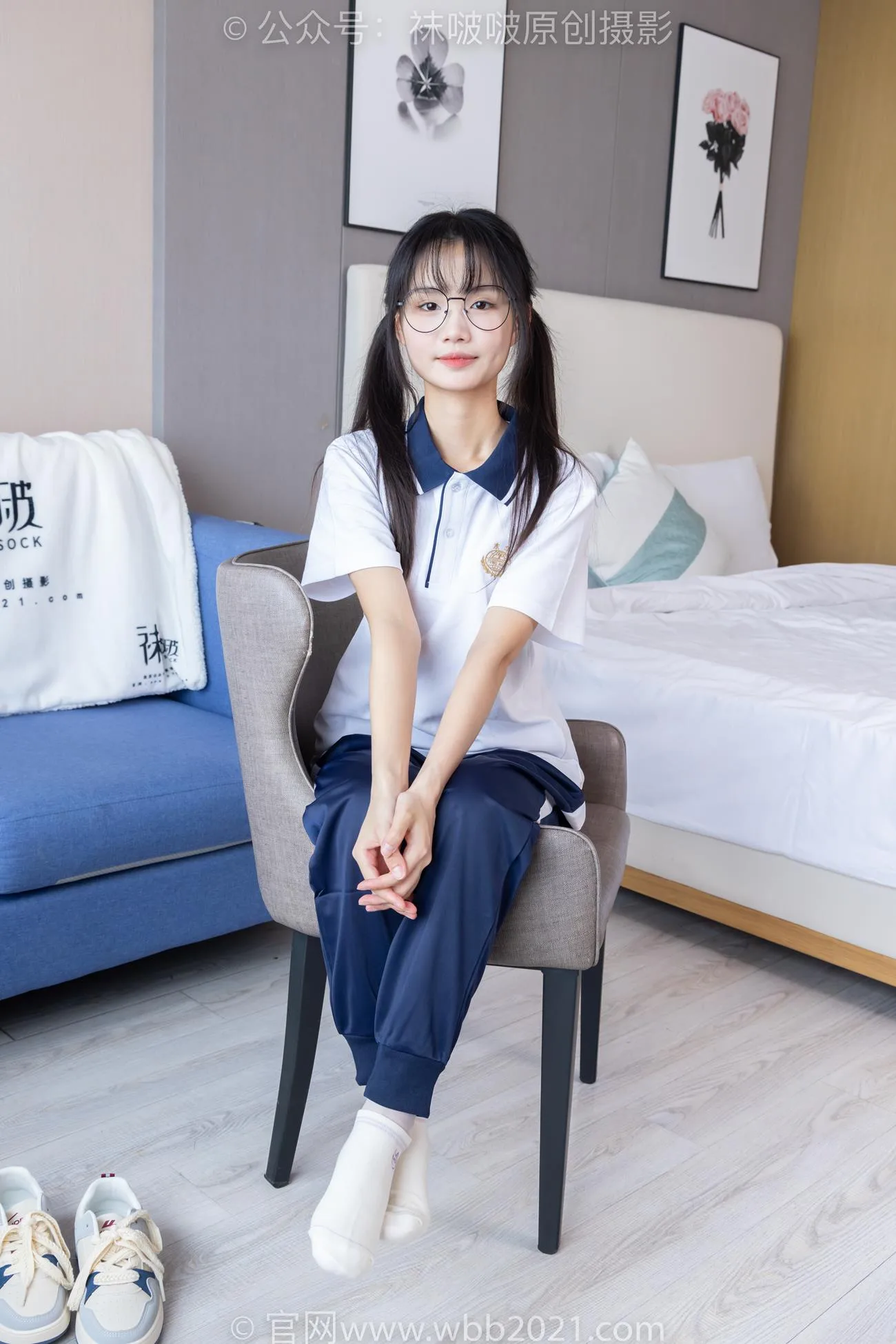[BoBoSocks袜啵啵]NO.446 甜甜圈 板鞋、白棉袜、白丝、校服裤里丝[150P/1V/6.08GB] - 1