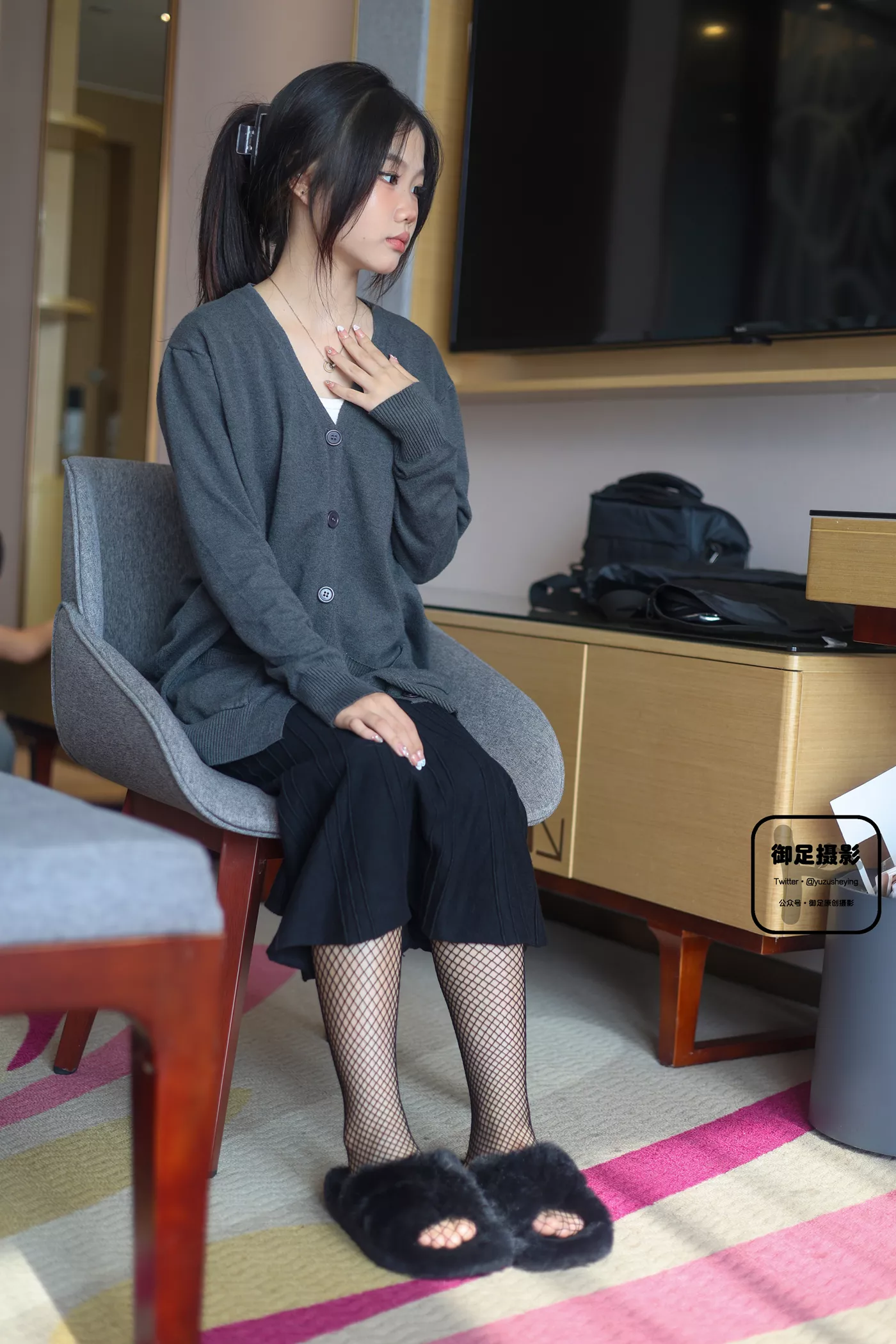 御足摄影 NO.018 – 毛毛鞋往袜[77P/1V/2.74GB] - 2