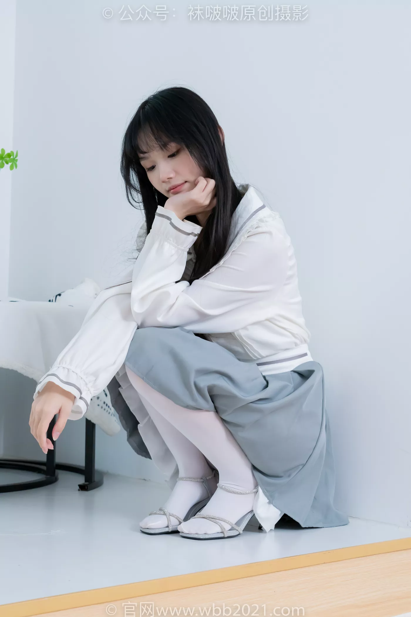 [BoBoSocks袜啵啵]NO.468 甜甜圈-高跟凉鞋、厚白丝、裸足、丝袜和裸足踩蓝莓剧情[150P/1V/7.57GB] - 3