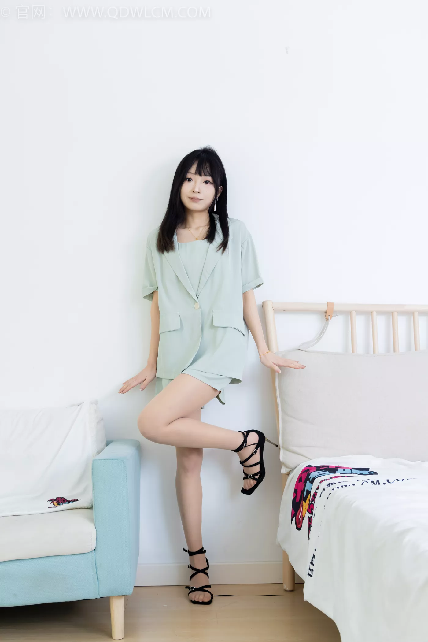 勿恋传媒 NO.2217 嘟嘟-正午阳光[160P/1V/5.94GB] - 1