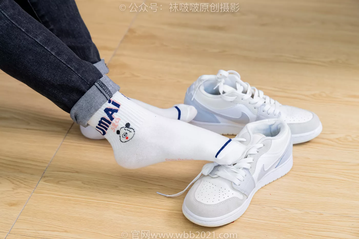 [BoBoSocks袜啵啵]NO.481 糯米-板鞋、白棉袜、裸足、对联迎新春，半脱袜子剧情[150P/1V/6.15GB] - 2