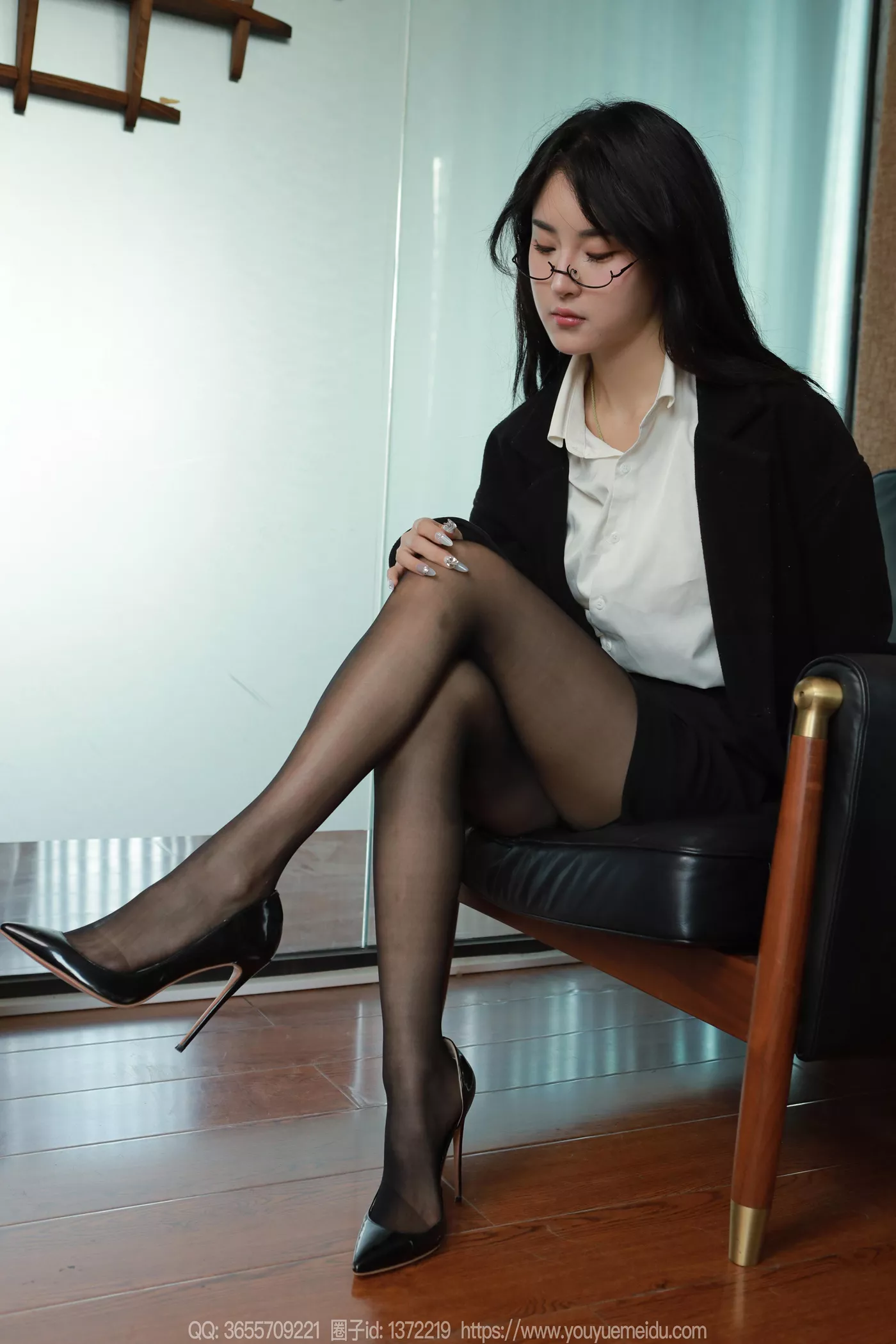 [IESS异思趣向] 2024.12.24 丝享家1932：小宝《黑色外套（上）》[65P/49MB] - 3