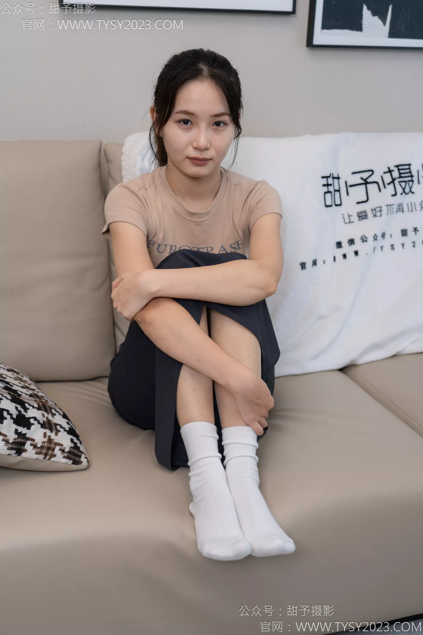 甜予摄影 NO.114 思思-板鞋、白棉袜、肉丝（脚尖微加固款）[130P/2V/10.14GB] - 2
