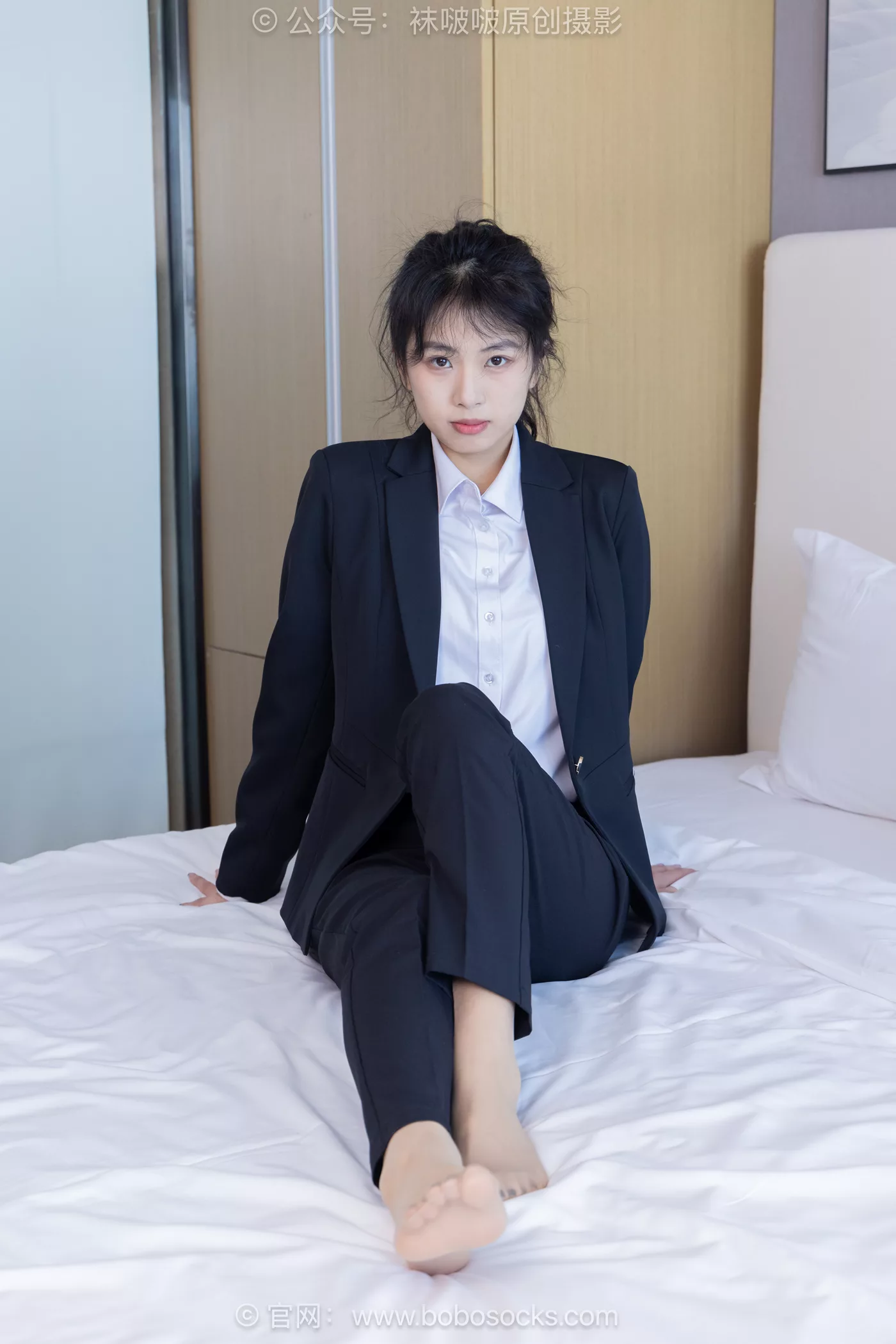 [BoBoSocks袜啵啵]NO.489 奶油 两双高跟鞋、薄肉丝、ol至服裤里丝、黑色美甲[151P/1V/7.76GB] - 3