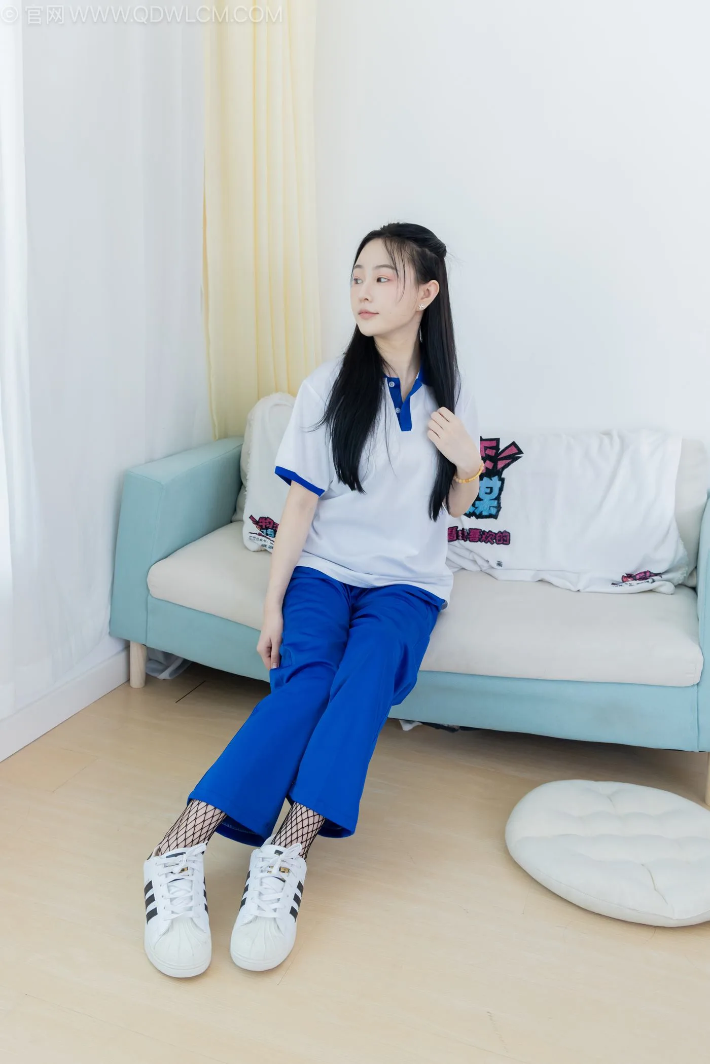 勿恋传媒 NO.2241 美兔-板鞋、黑往袜、校服裤里丝[155P/1V/4.28GB] - 3