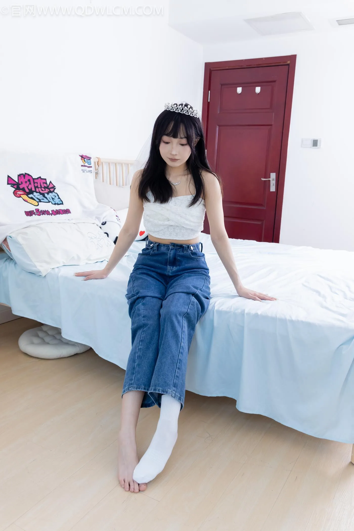 勿恋传媒 NO.2258 嘟嘟-板鞋、白棉袜、裸足[161P/1V/4.24GB] - 4