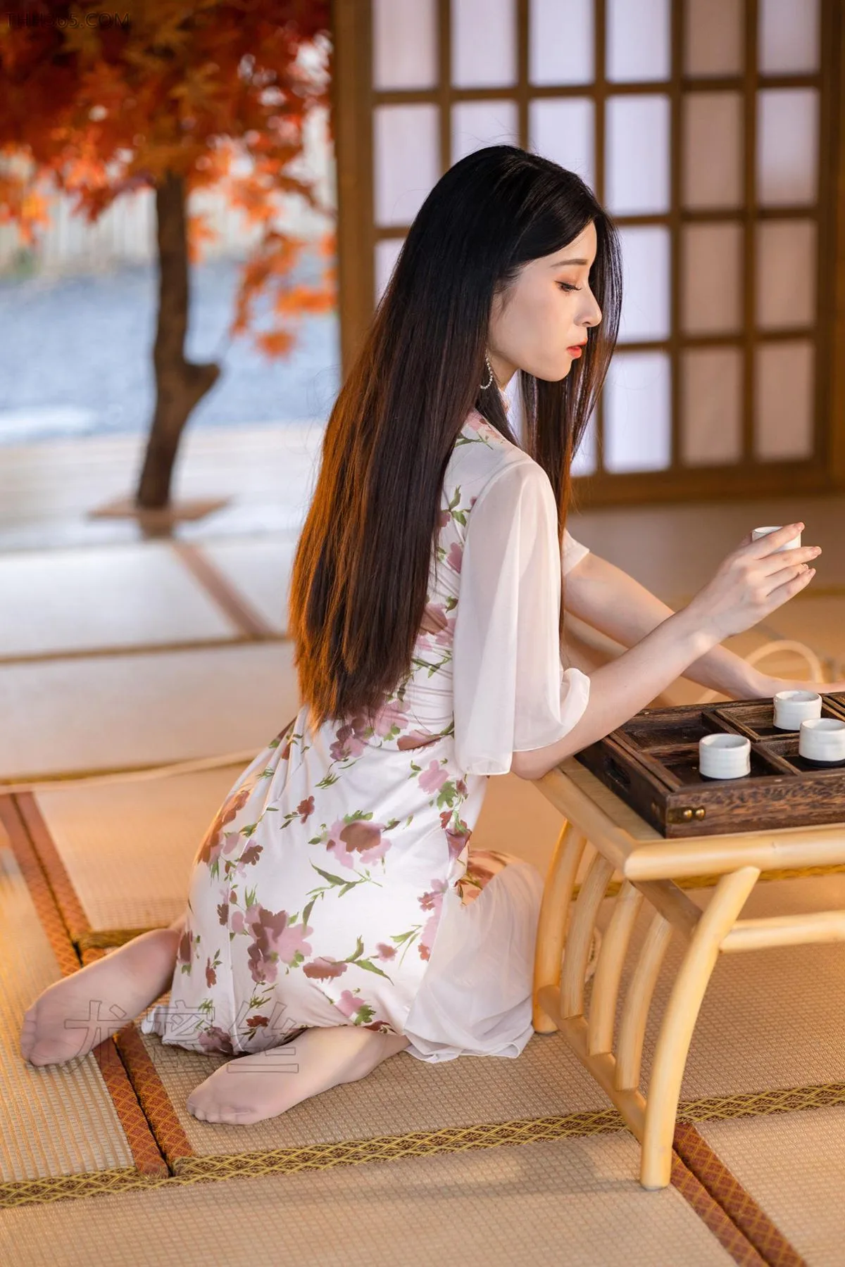 [尤蜜丝]穿搭写真 NO.146[35P/1V/0.98GB]