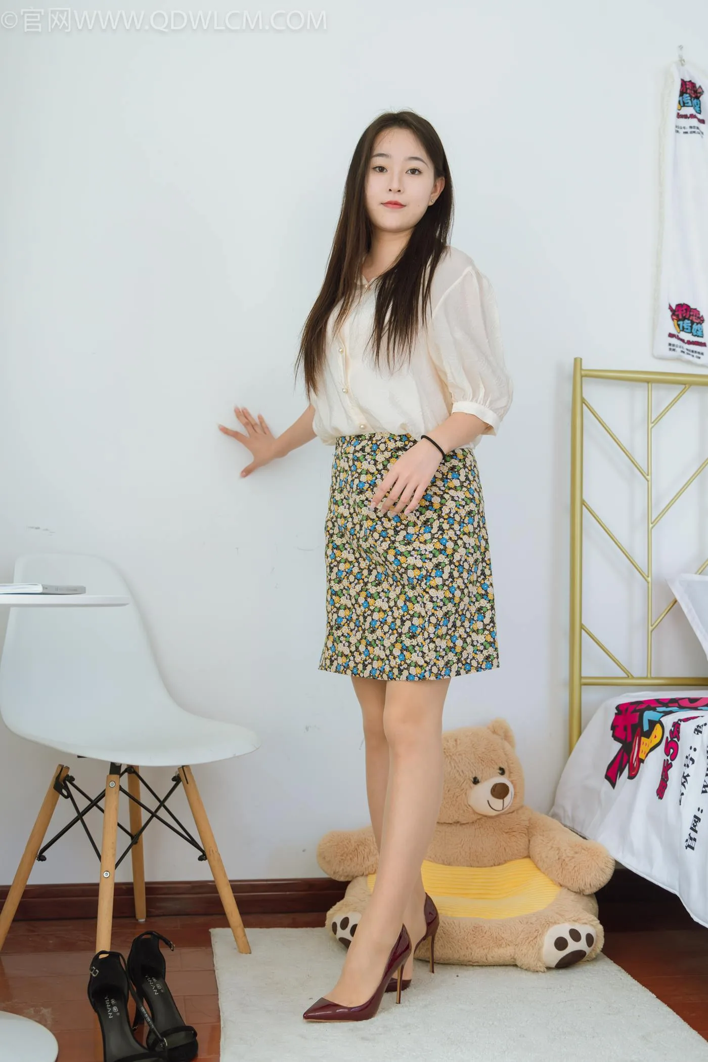 勿恋传媒 NO.2277 美兔-三双高跟鞋、薄肉丝、裸足[140P/1V/6.69GB] - 1