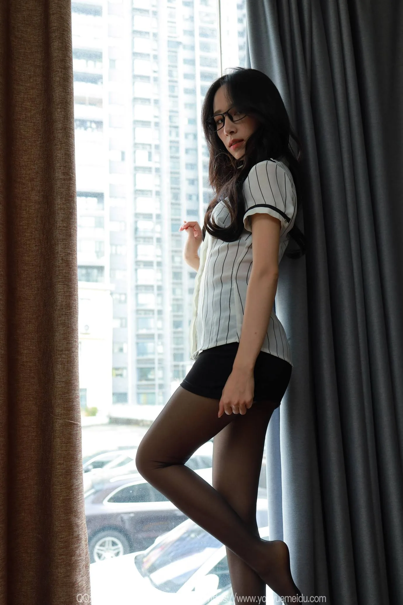 [IESS异思趣向] 2025.03.13 丝享家2000：美子《黑丝眼镜妹》[90P/92MB] - 4