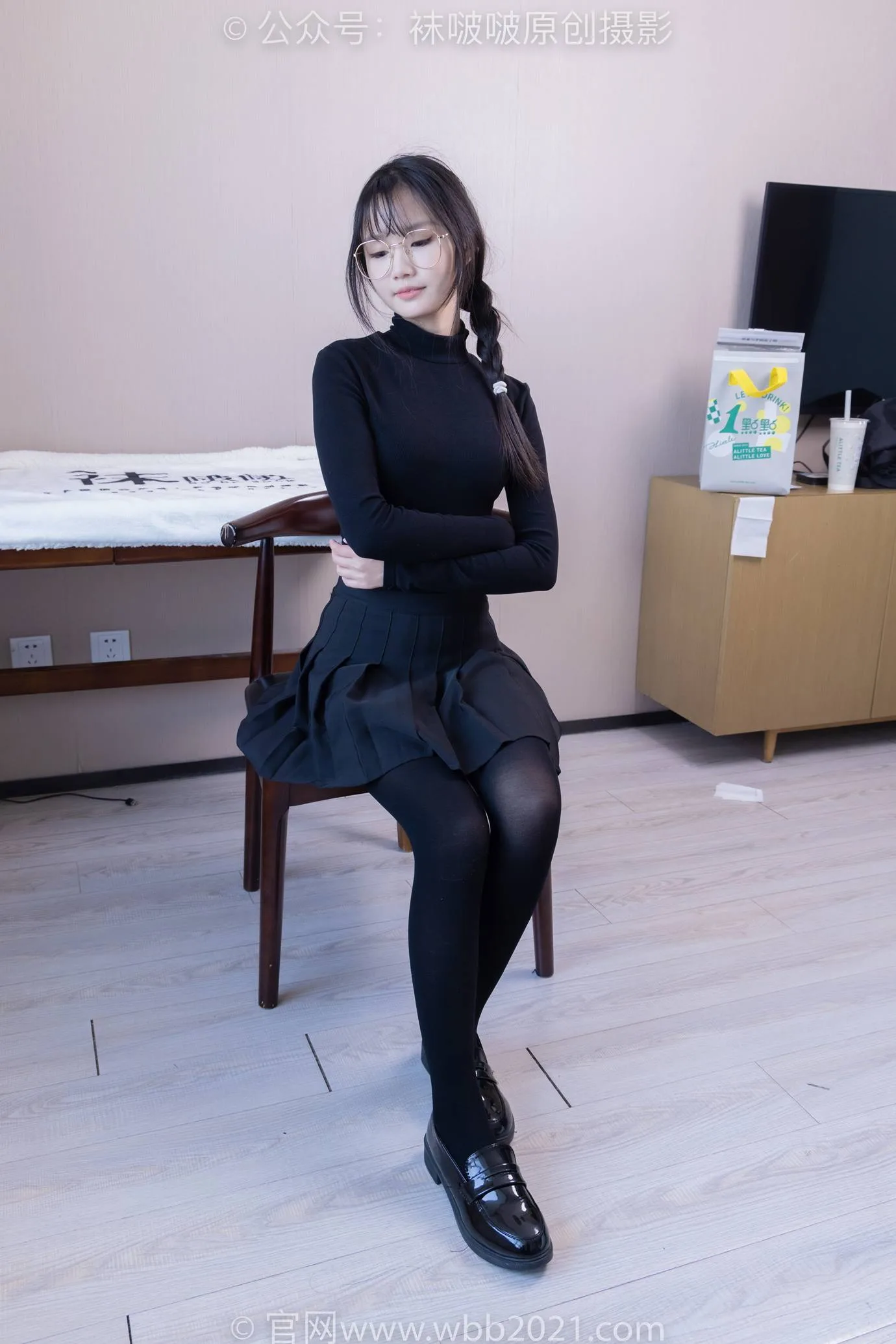 [BoBoSocks袜啵啵]NO.523 甜甜圈-皮鞋、厚黑丝[145P/1V/6.12GB] - 1