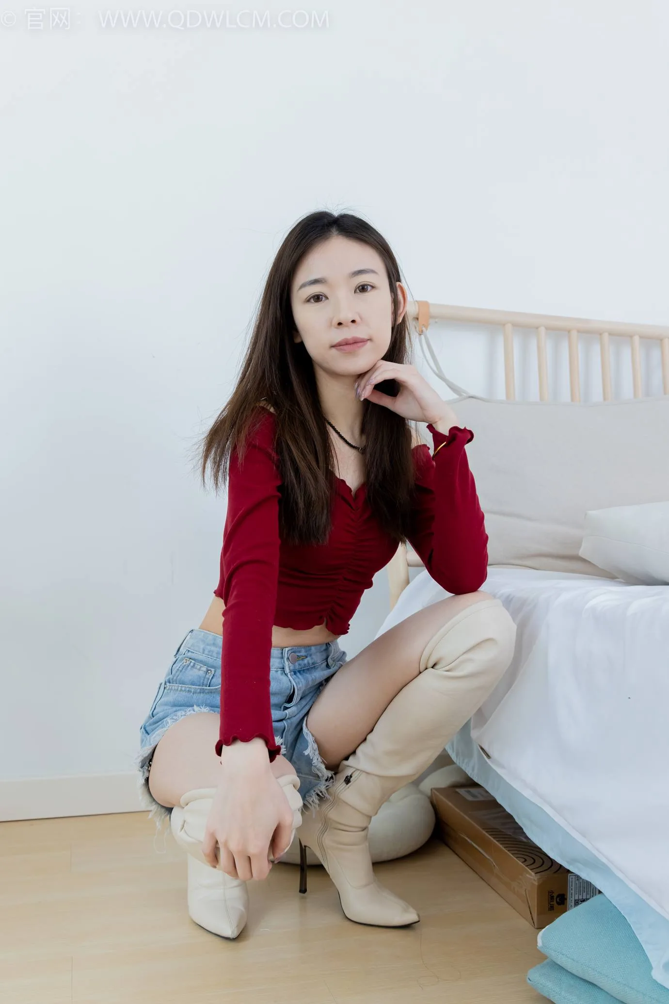 勿恋传媒 NO.2296 婷婷-高跟长靴、白棉袜、裸足[170P/1V/4.29GB] - 1