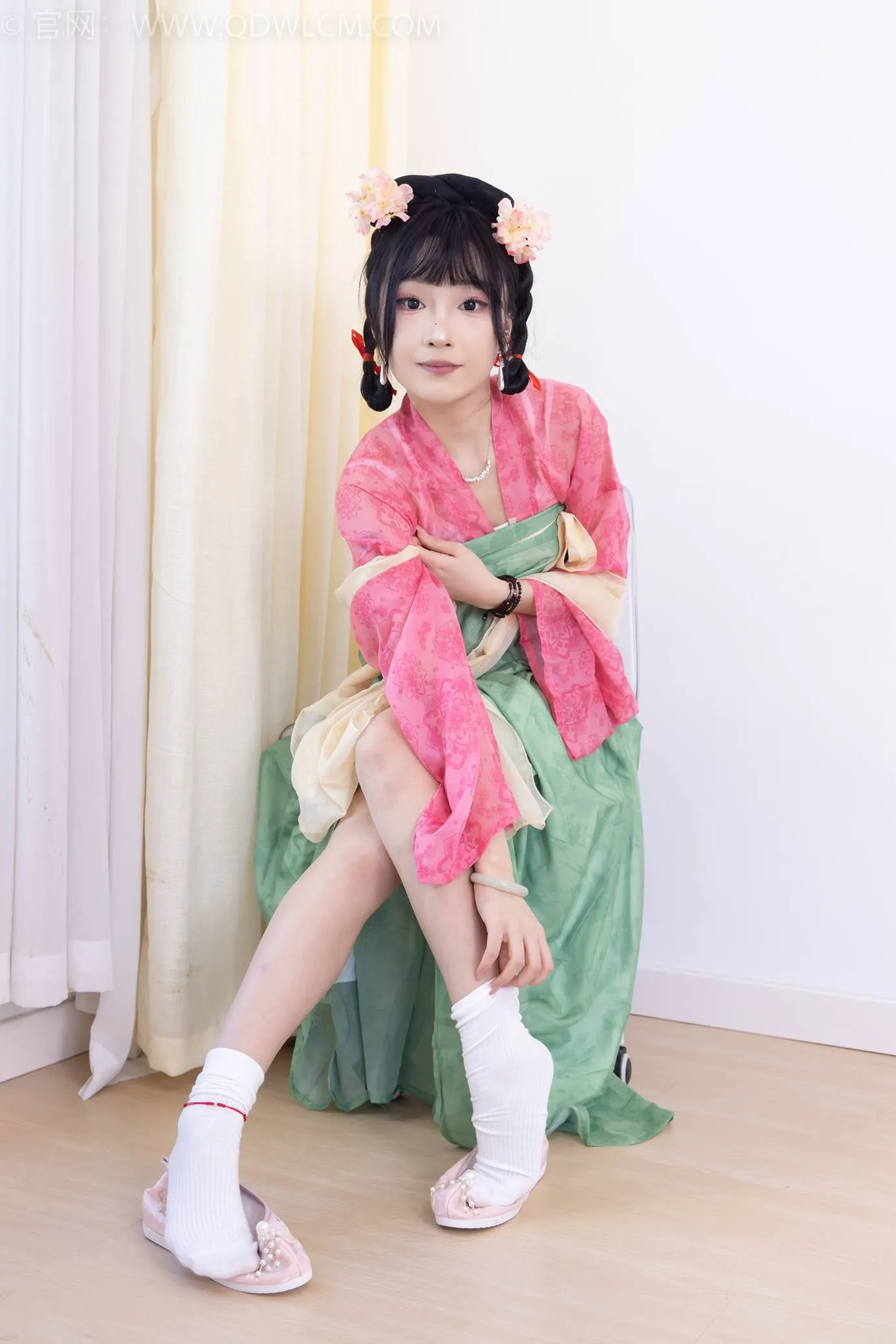勿恋传媒 NO.2297 嘟嘟-布鞋、白棉袜、古装、半脱袜子剧情[210P/1V/5.01GB] - 4