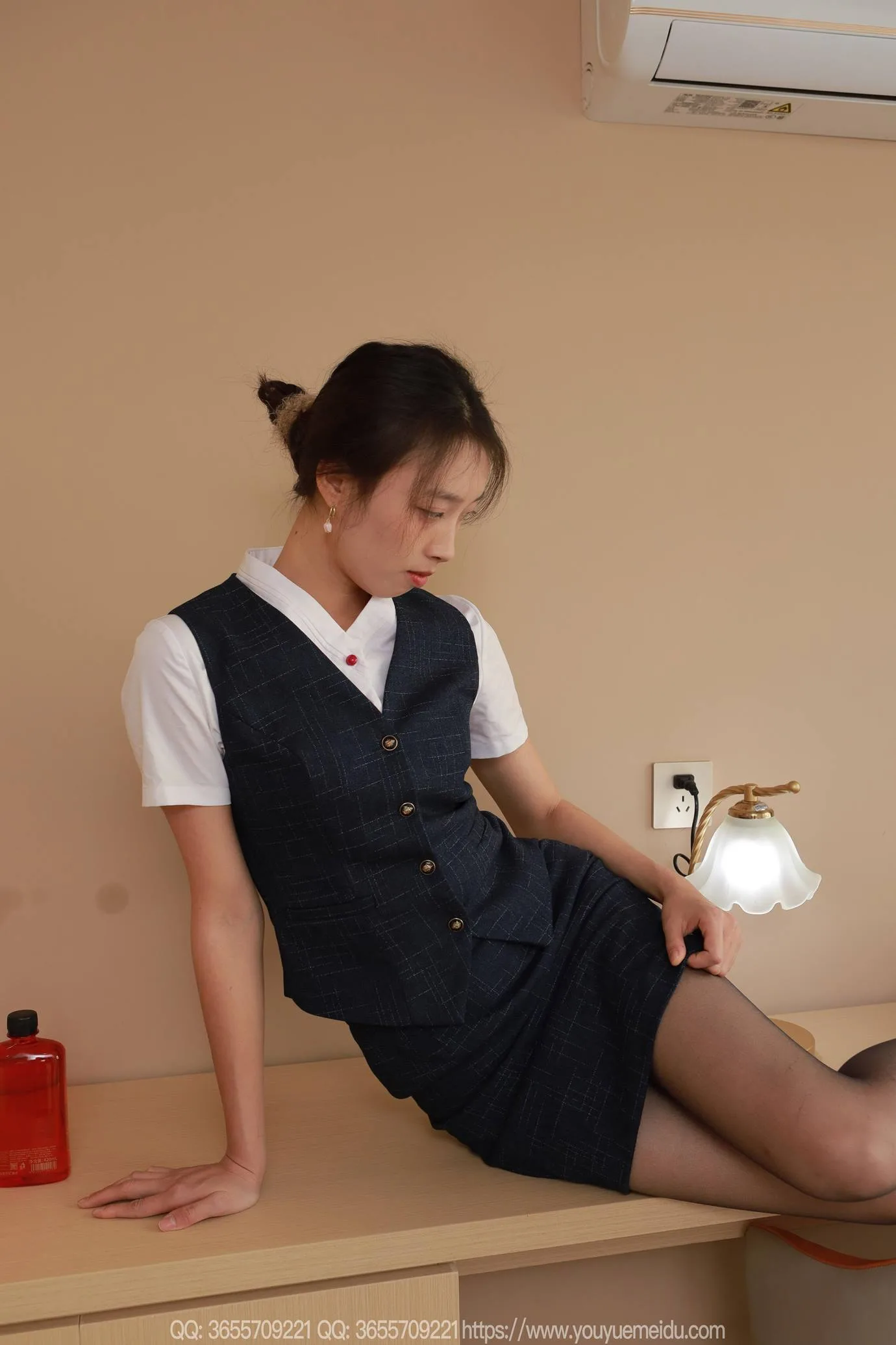 [IESS异思趣向] 2025.03.26 丝享家2011：小九《黑丝服务生（下）》[84P/53MB] - 3