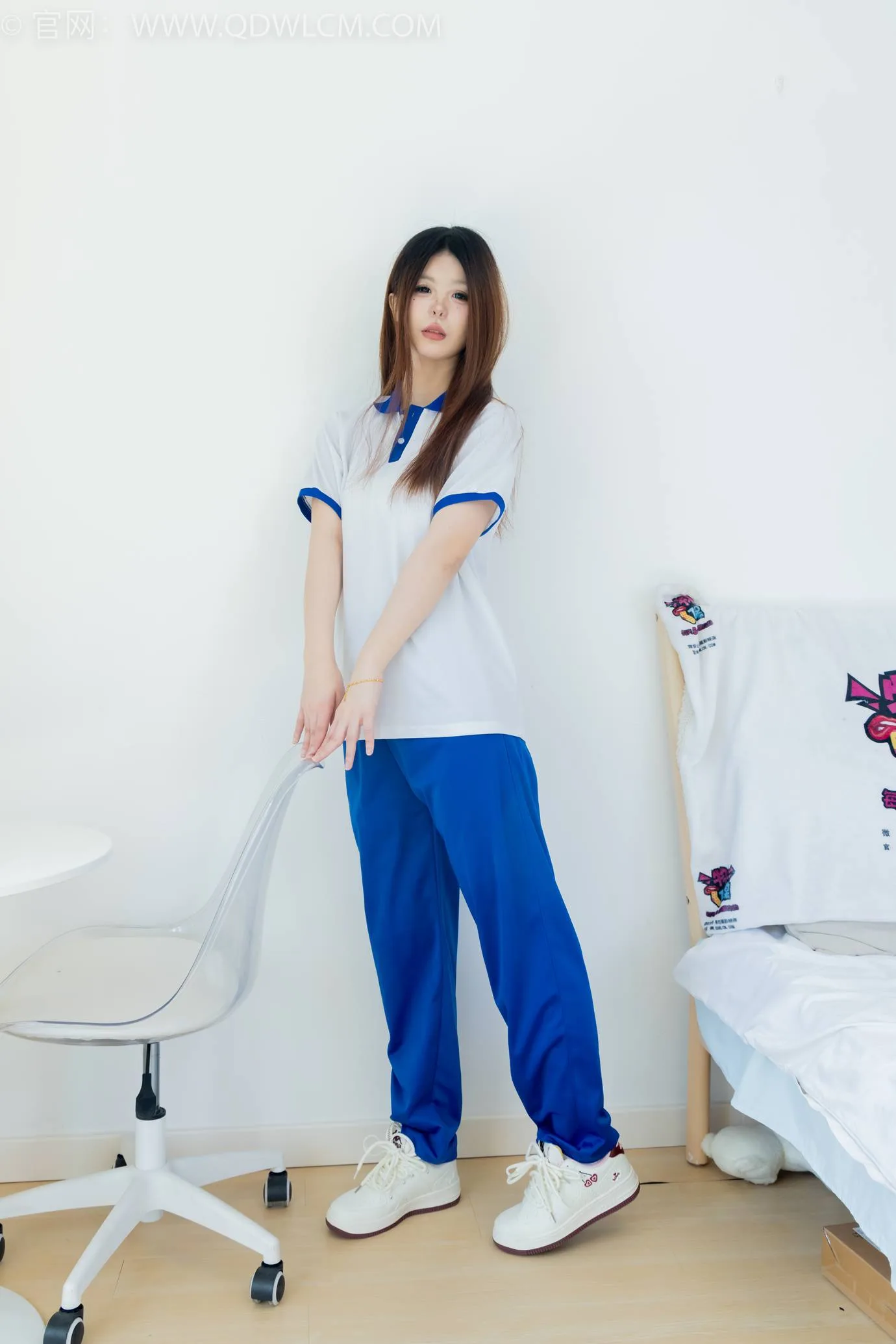 勿恋传媒 NO.2301 曲奇-板鞋、白短棉袜、裸足、校服[150P/1V/3.40GB] - 4
