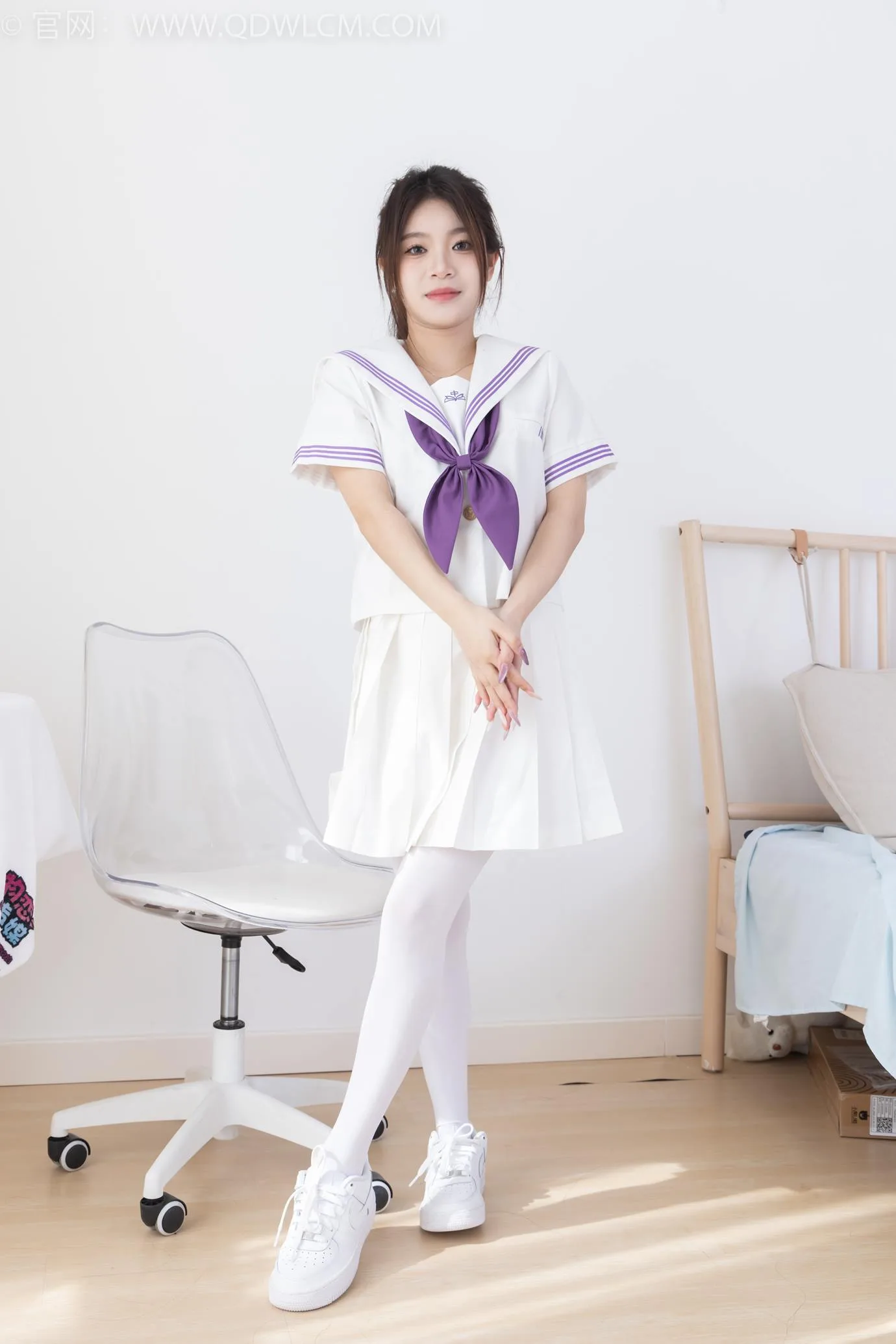 勿恋传媒 NO.2317 闪闪-板鞋、厚白丝、jk至服[160P/1V/3.72GB] - 1
