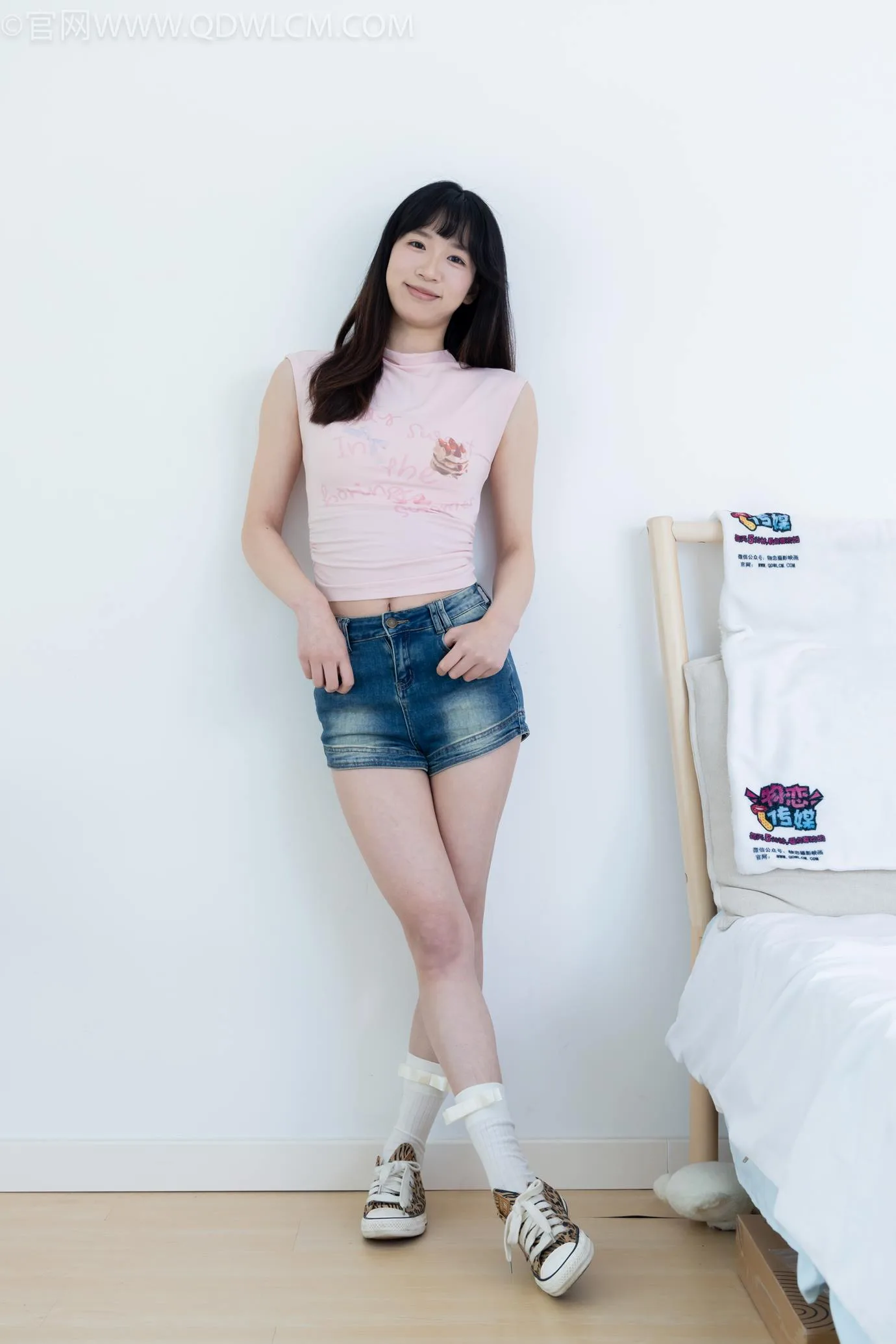 勿恋传媒 NO.2319 小左-帆布鞋、白棉袜、裸足[155P/1V/3.50GB] - 2