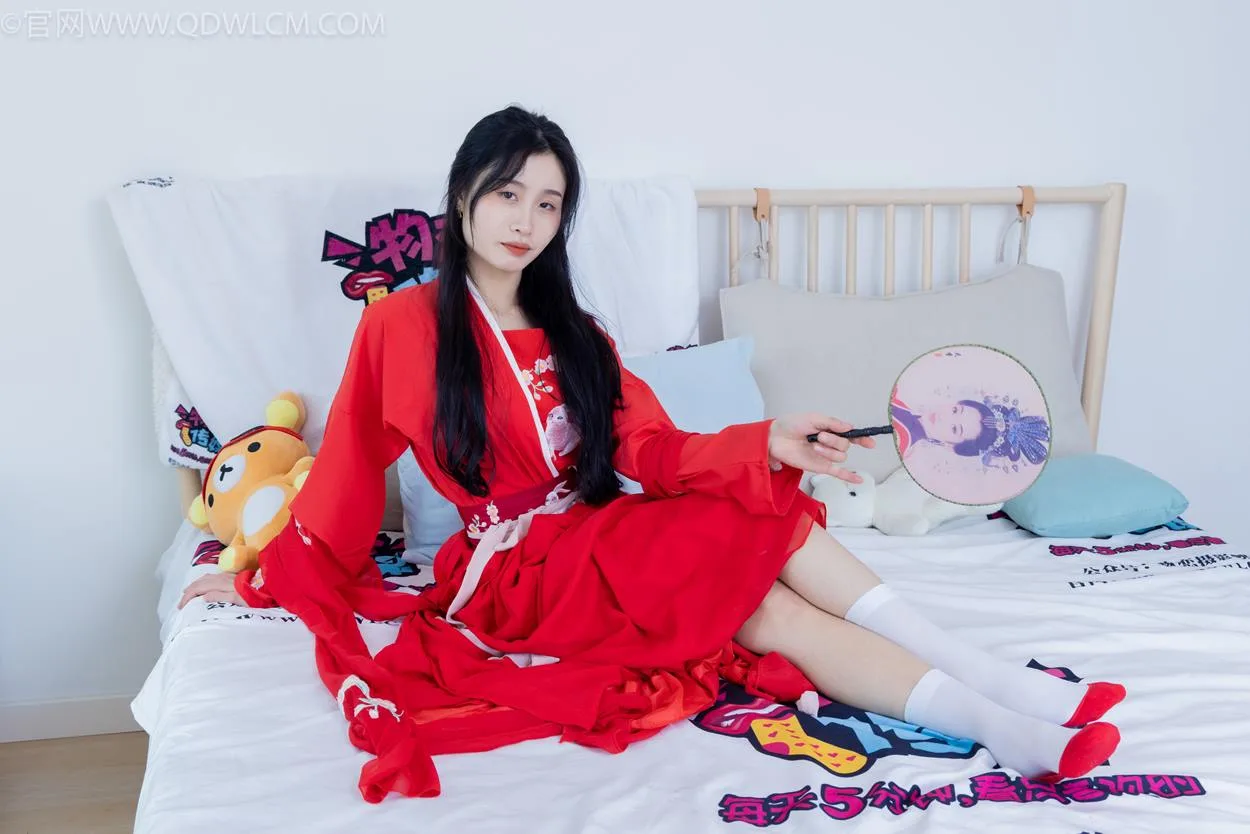 勿恋传媒 NO.2328 绒绒-汉服、布鞋、白棉袜、红色船袜[174P/1V/5.43GB] - 1