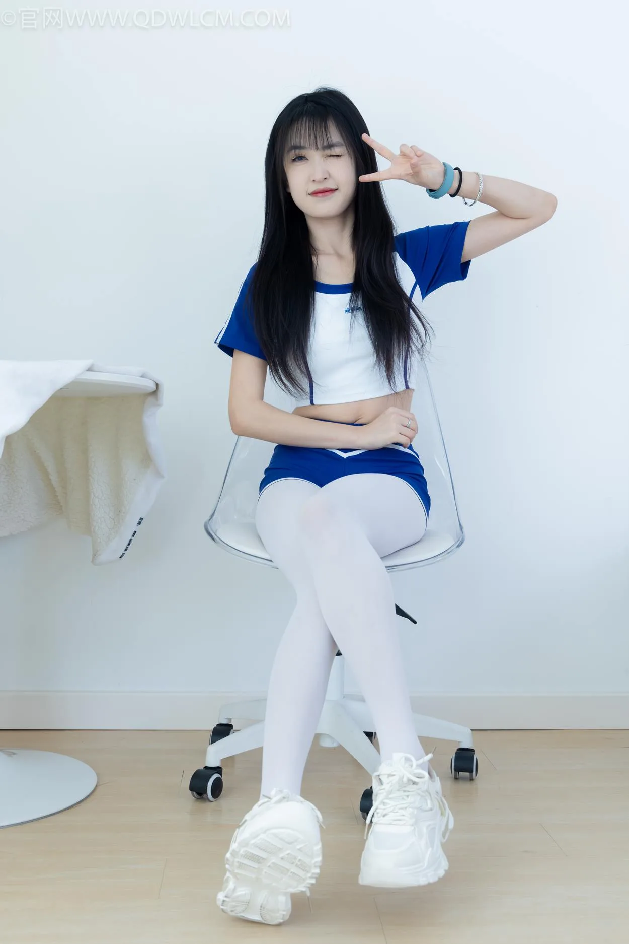 勿恋传媒 NO.2334 嘉木-运动鞋、厚白丝、裸足、裸足[242P/1V/5.49GB] - 4