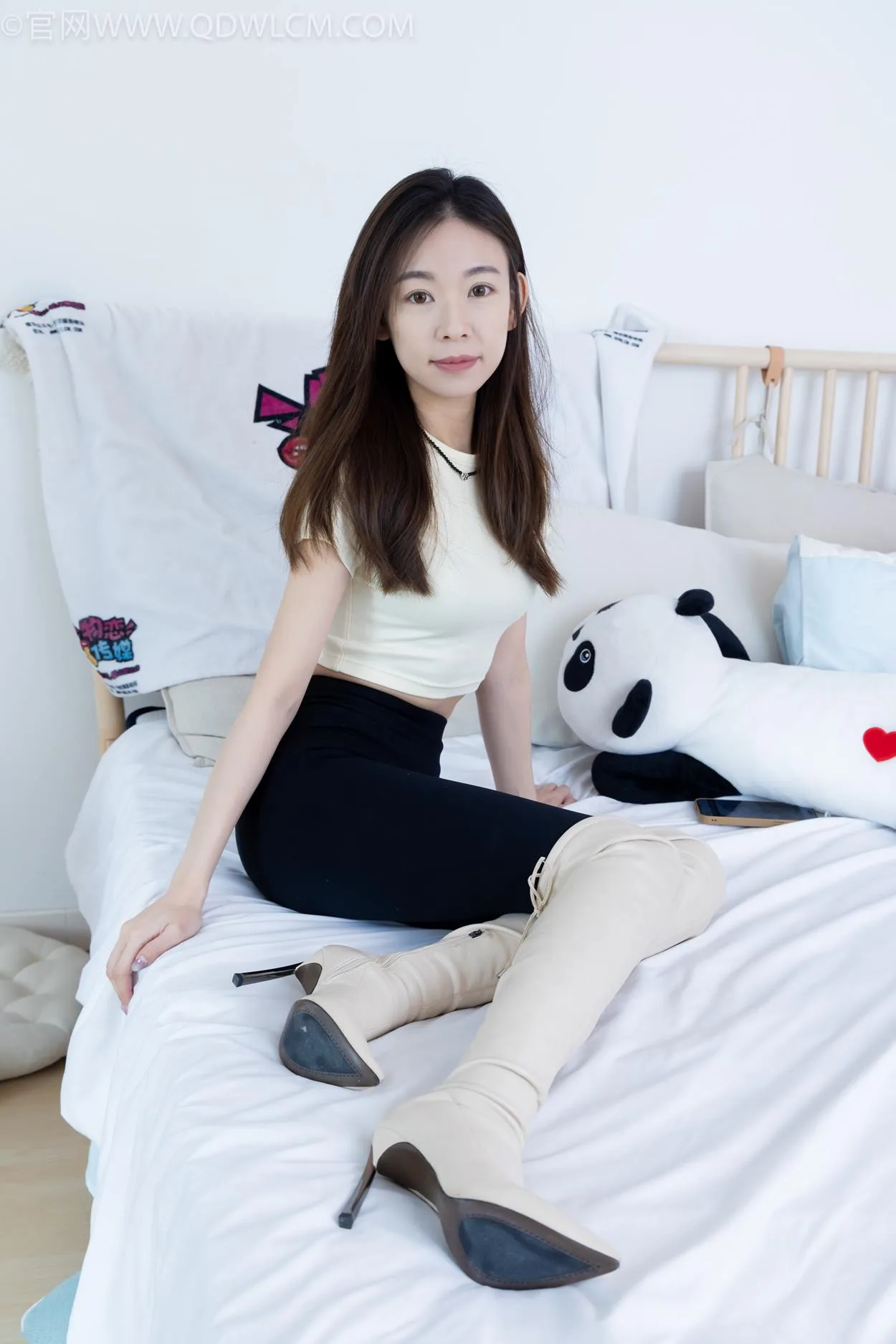 勿恋传媒 NO.2339 婷婷-长靴、白棉袜、裸足[175P/1V/4.28GB]