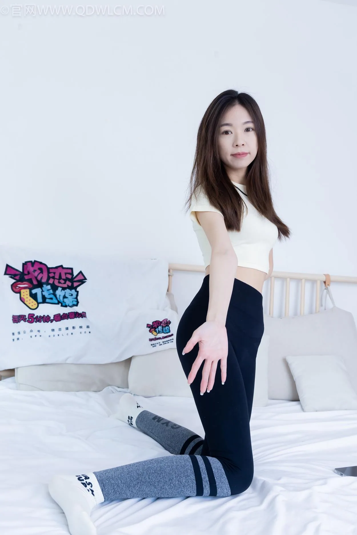 勿恋传媒 NO.2339 婷婷-长靴、白棉袜、裸足[175P/1V/4.28GB] - 4