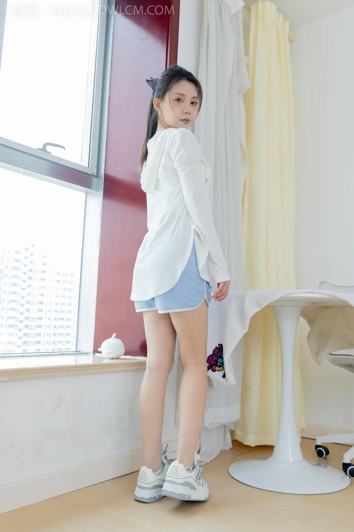 勿恋传媒 NO.2348 小曦-板鞋、白棉袜、裸足[155P/1V/3.44GB] - 3