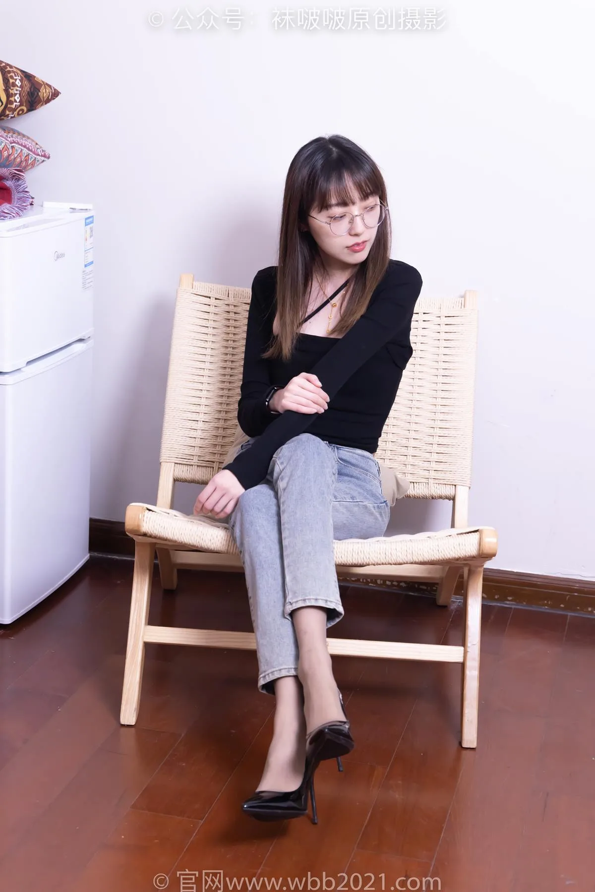 [BoBoSocks袜啵啵]NO.547 稚予-高跟鞋、薄灰丝、裸足、裤里丝[145P/1V/5.45 GB] - 2