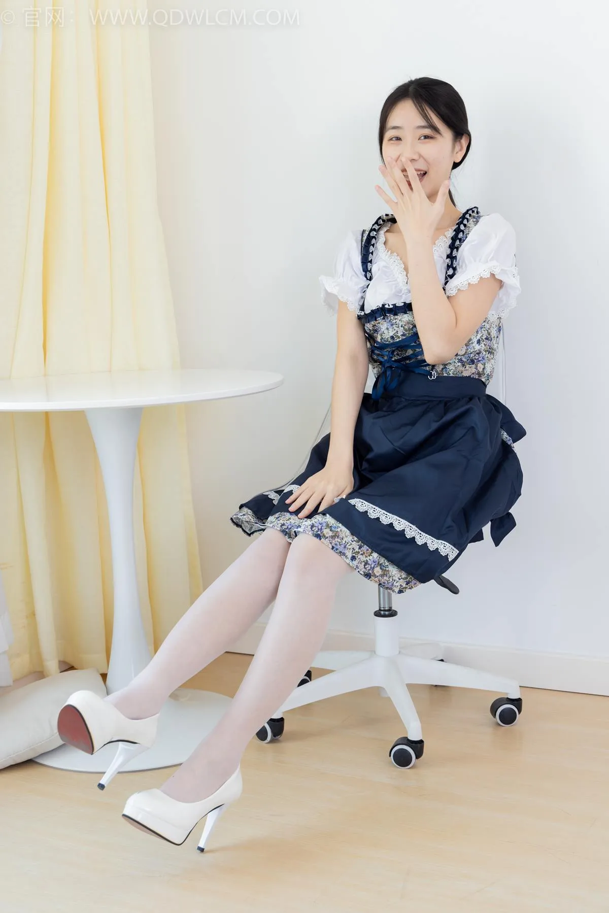 勿恋传媒 NO.2365 菜菜-高跟鞋、薄白丝、裸足[260P/1V/5.98GB] - 2