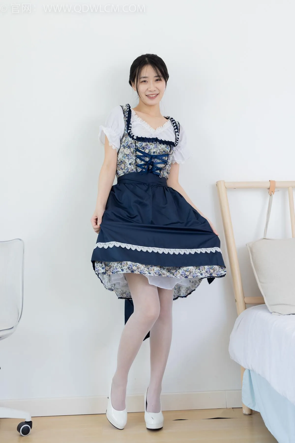 勿恋传媒 NO.2365 菜菜-高跟鞋、薄白丝、裸足[260P/1V/5.98GB] - 4