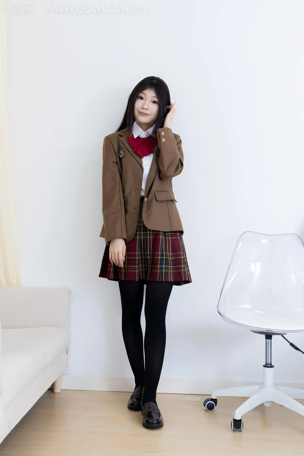 勿恋传媒 NO.2367 嘟嘟-皮鞋、厚黑丝、jk至服[165P/1V/3.81GB] - 4