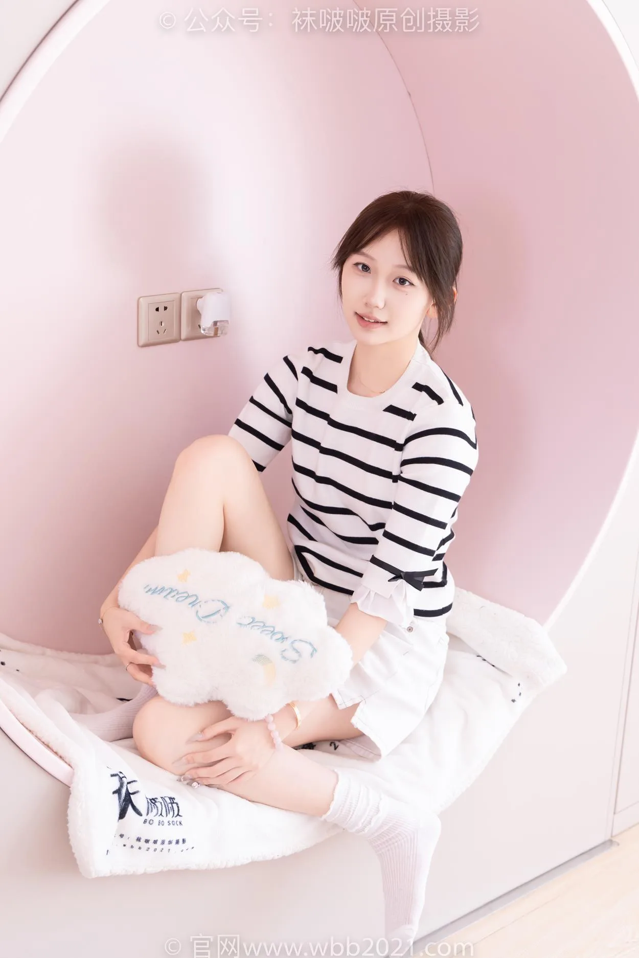 [BoBoSocks袜啵啵]NO.556 香菜-帆布鞋、白棉袜、裸足[149P/1V/5.75GB]