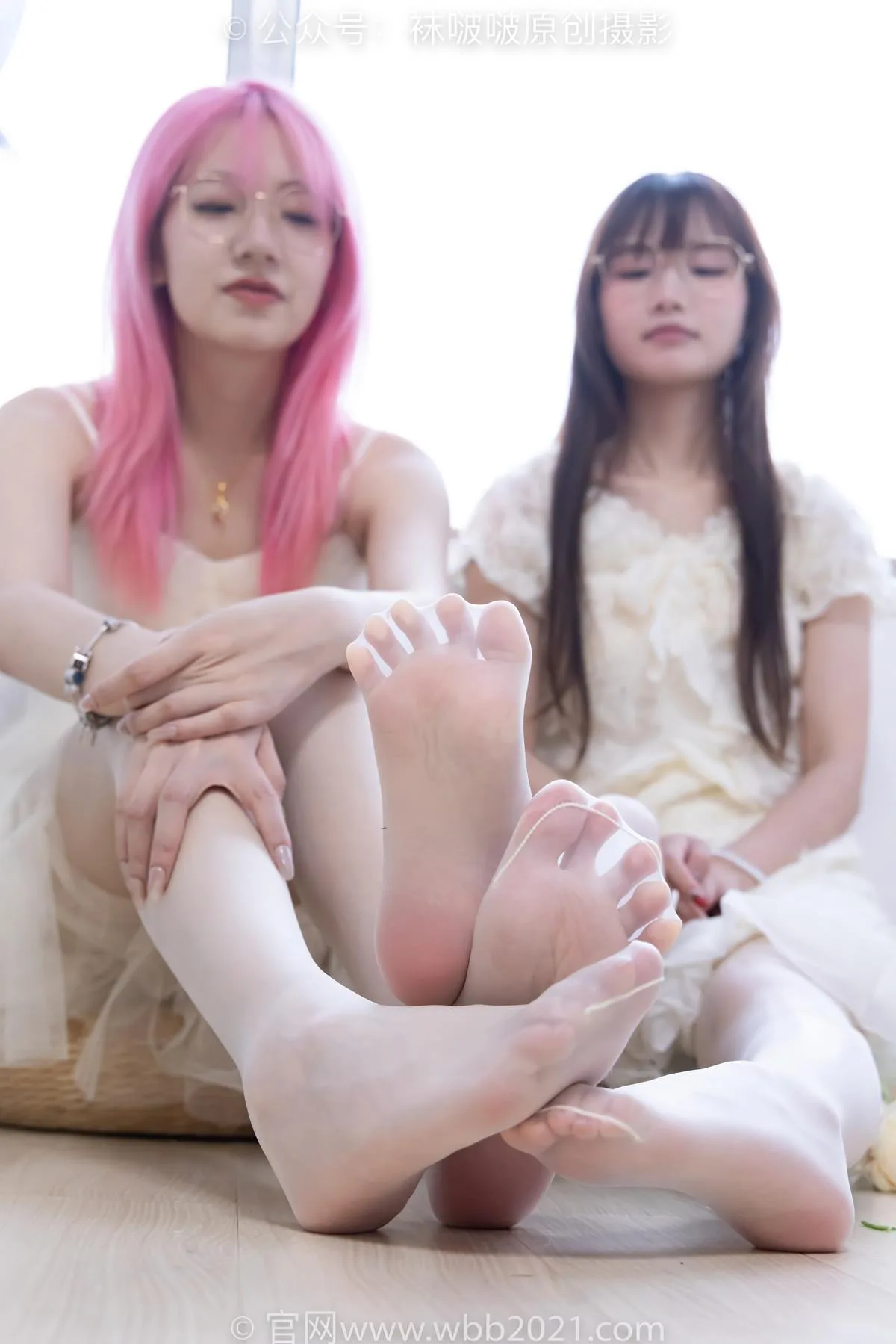 [BoBoSocks袜啵啵]NO.563 小甜豆甜甜圈-高跟鞋、油亮白丝、裸足[215P/1V/8.40GB] - 4