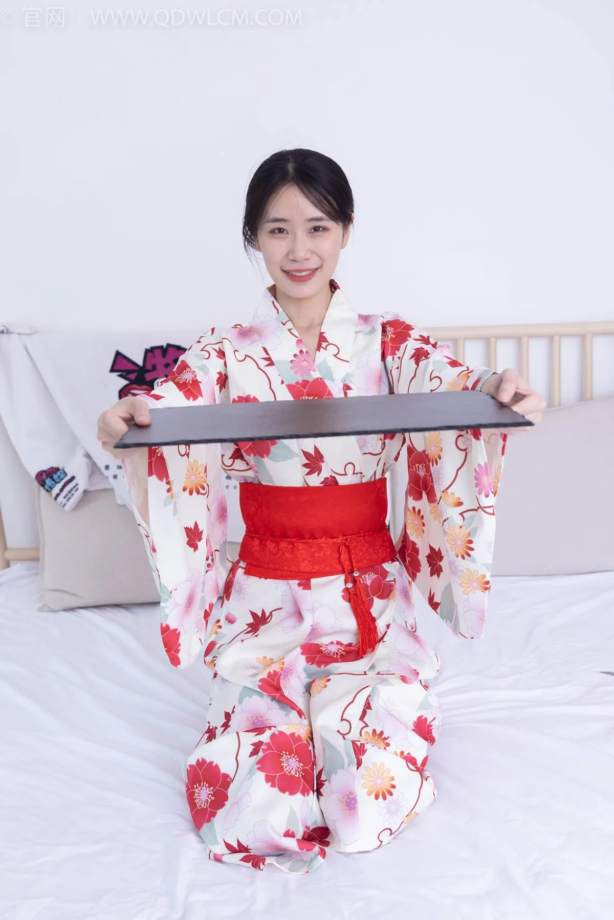 勿恋传媒 NO.2385 菜菜-木屐、短白丝、裸足、和服浴衣、裸足[240P/1V/4.66GB] - 4