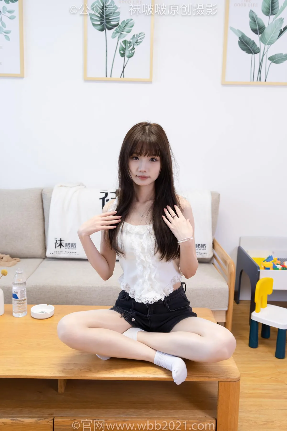 [BoBoSocks袜啵啵]NO.570 甜甜圈-板鞋、白棉袜、油亮肉丝[150P/1V/6.27GB] - 4