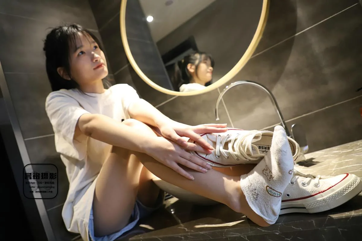誉铭传媒 2023中秋节 专享 牛仔短裤帆布鞋棉袜脚裸足 [100P/1V/2.03G] - 1