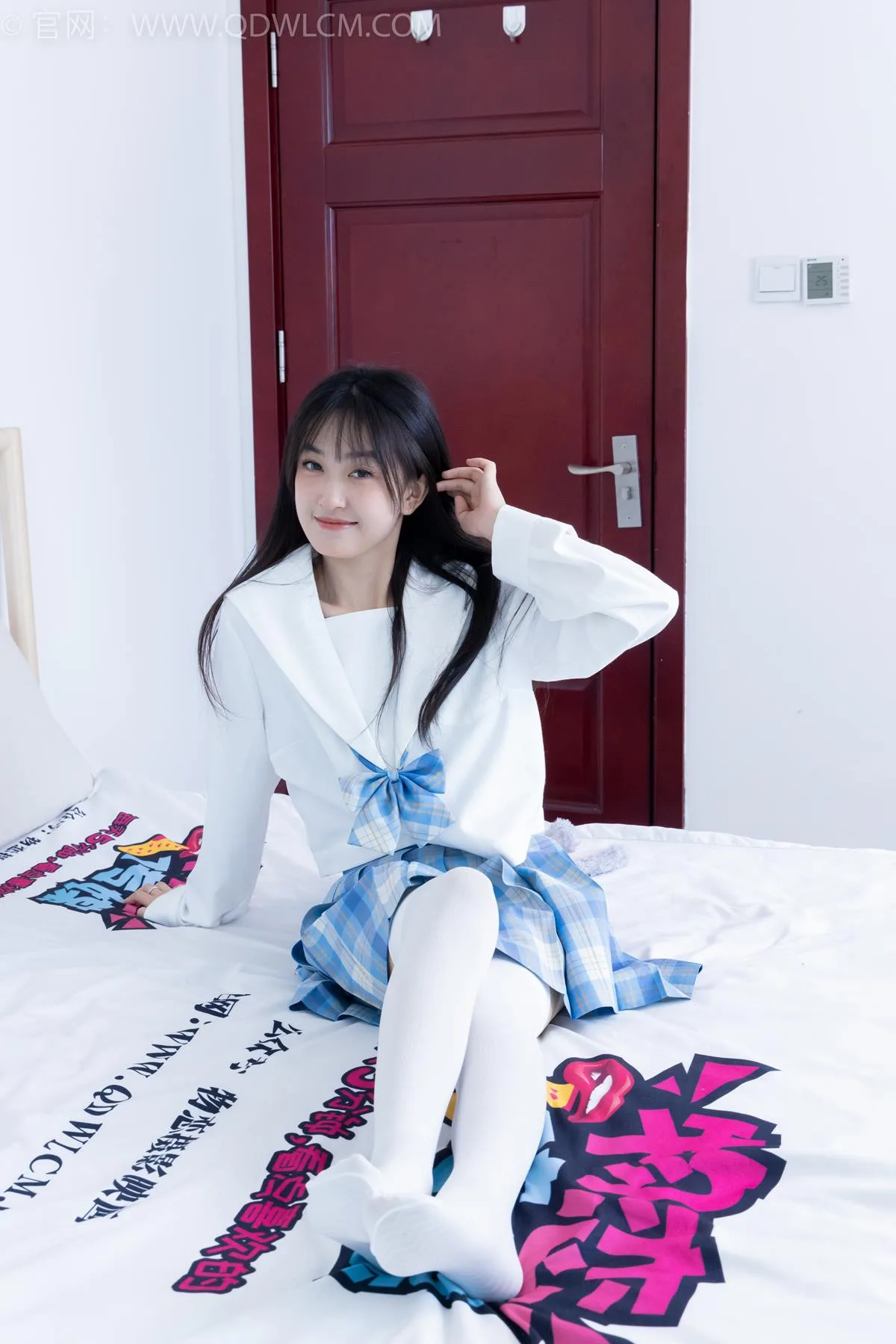 勿恋传媒 NO.2398 嘉木-帆布鞋、马丁靴、过膝白袜[155P/1V/4.52GB] - 1