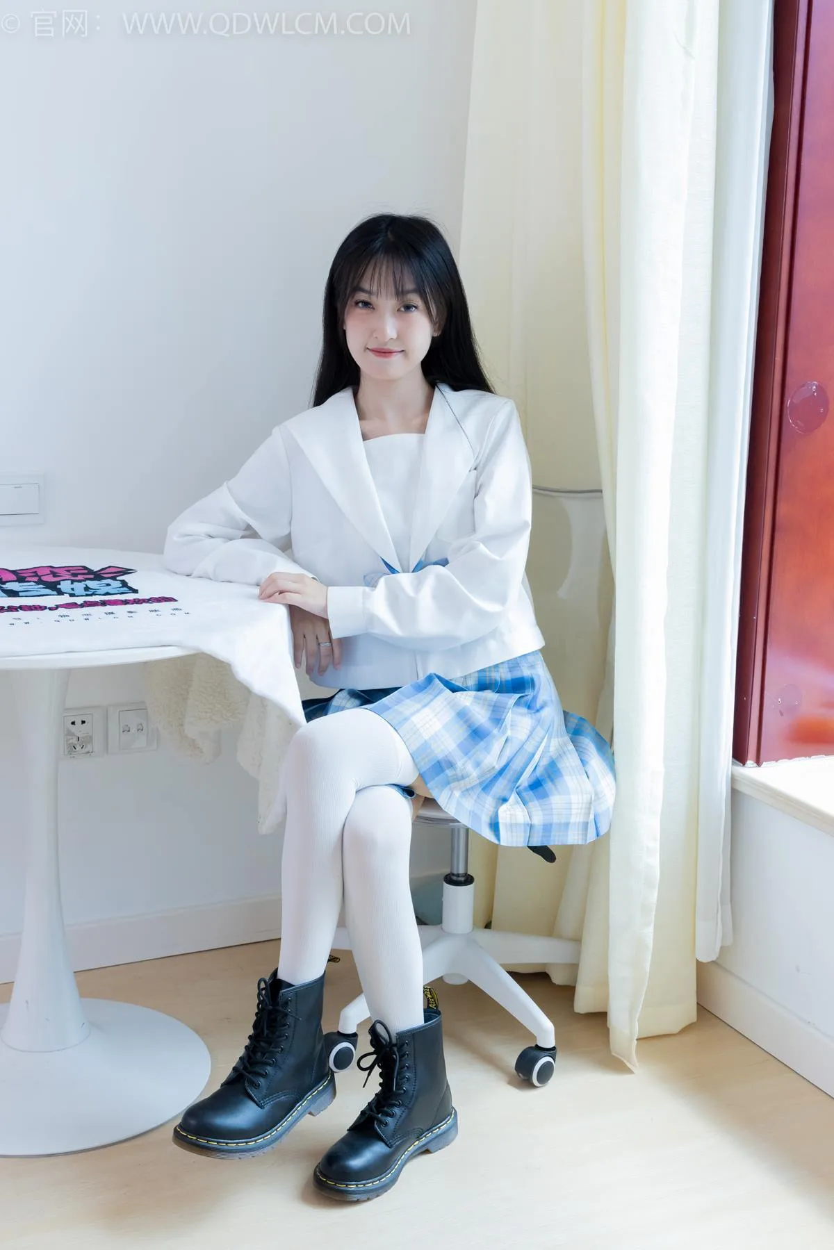 勿恋传媒 NO.2398 嘉木-帆布鞋、马丁靴、过膝白袜[155P/1V/4.52GB] - 3
